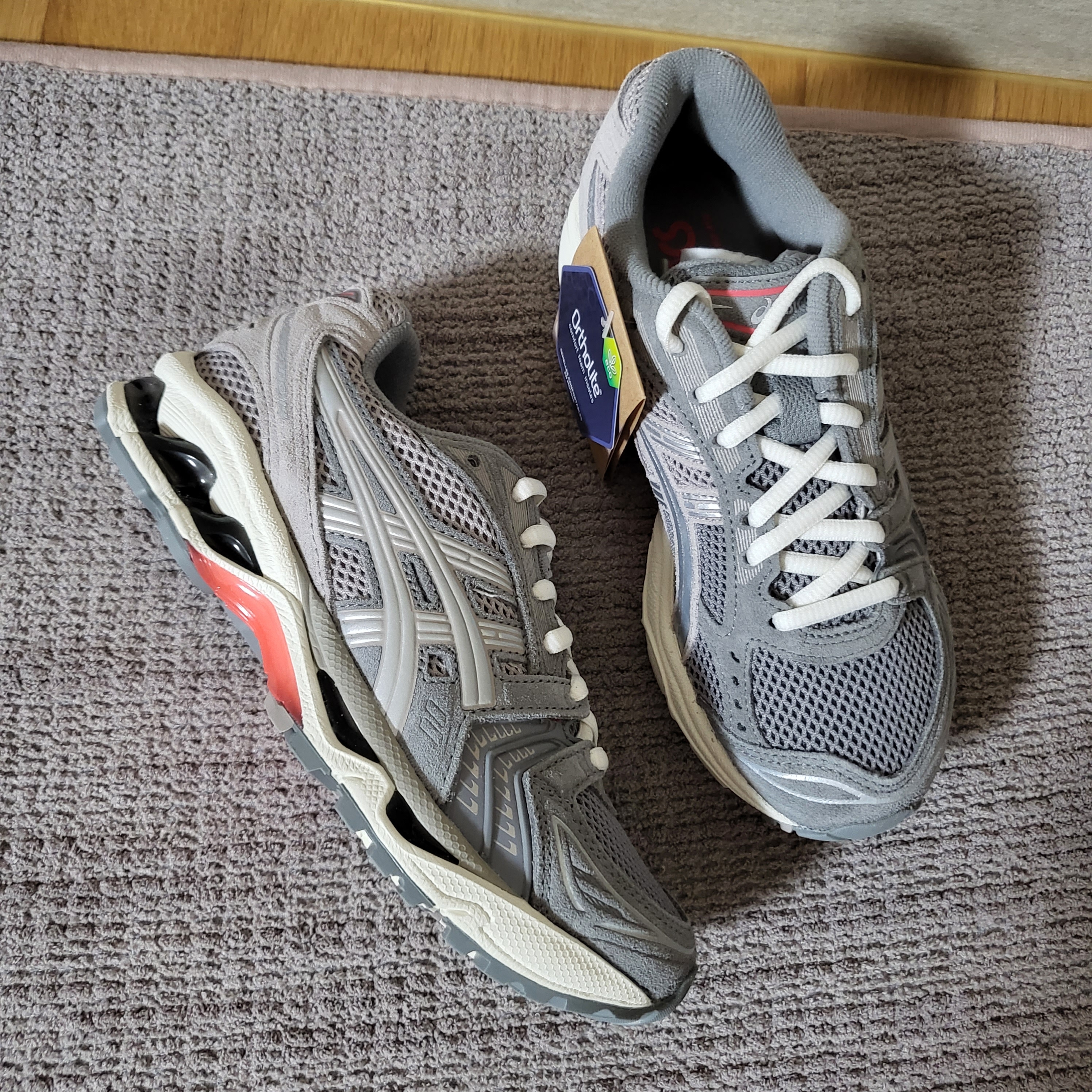 Asics Gel-Kayano 14 Clay Grey Pure Silver 착용 스타일