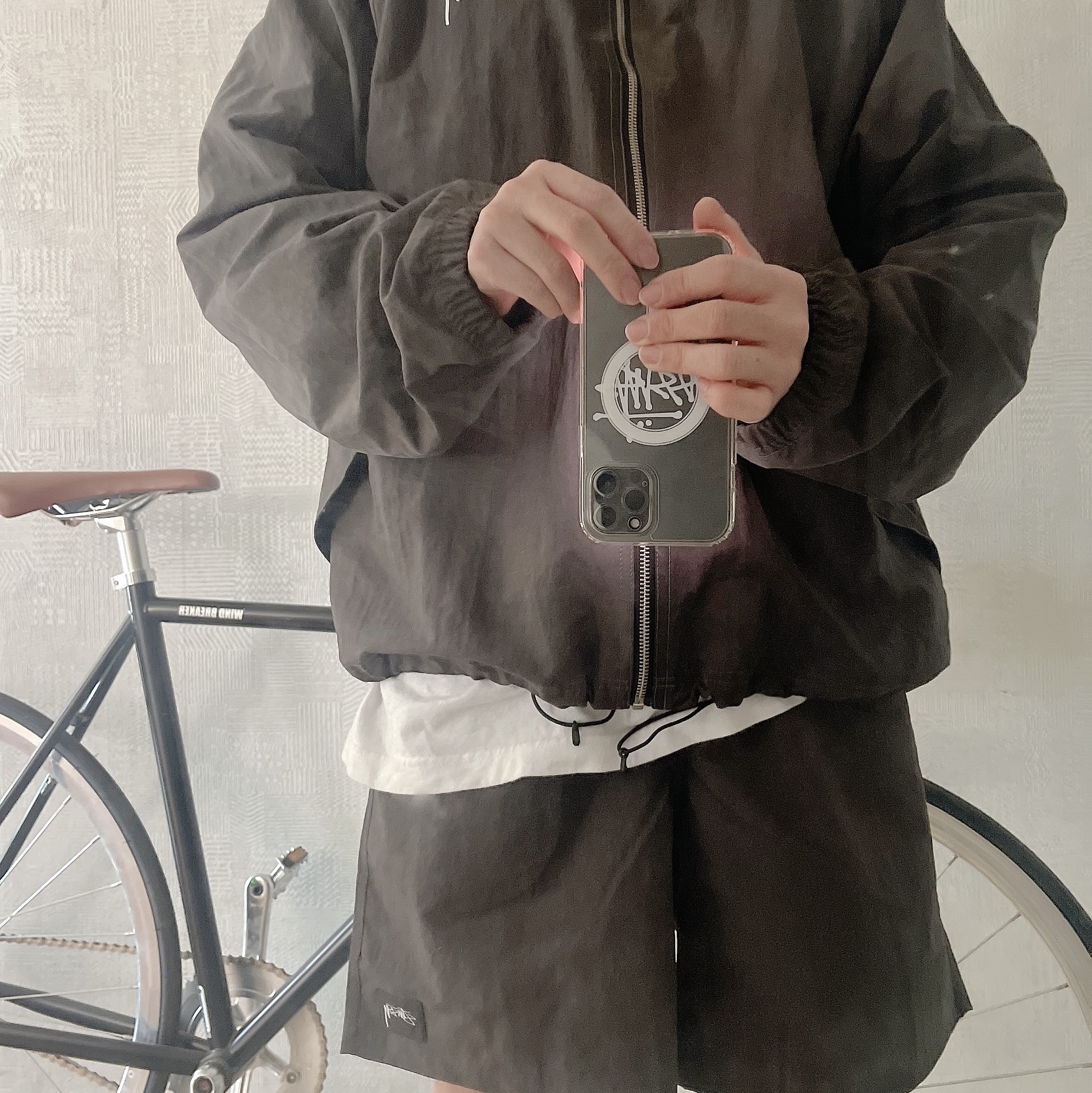 Stussy Wave Dye Beach Shell Jacket Black, Stussy Wave Dye Nylon Shorts Black 착용 스타일 - 2