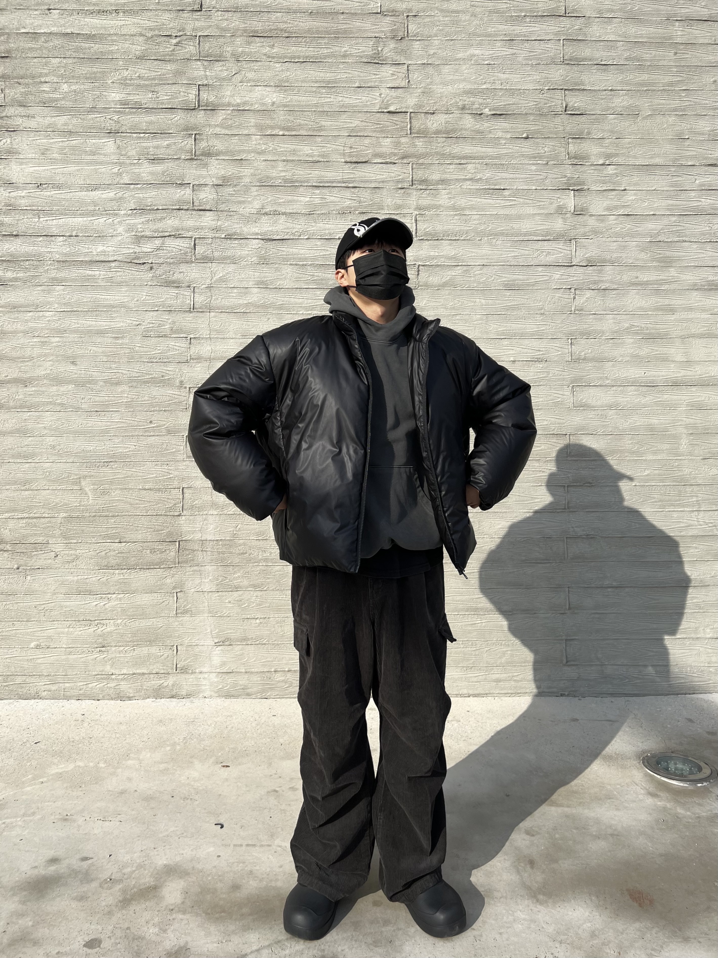 Yeezy Gap Engineered By Balenciaga Flame Cap Black 착용 스타일 - 1