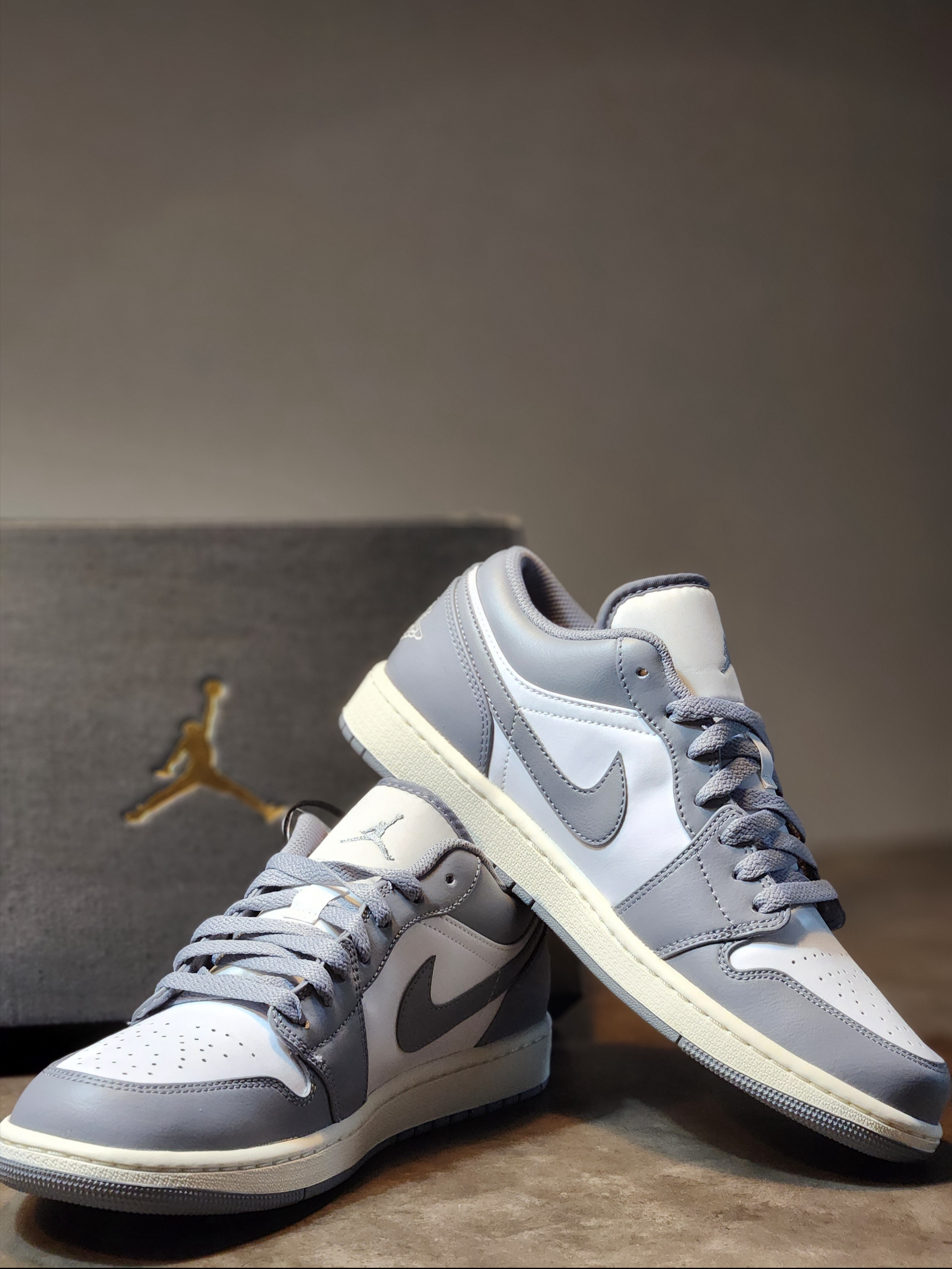 Jordan 1 Low Stealth and White 착용 스타일