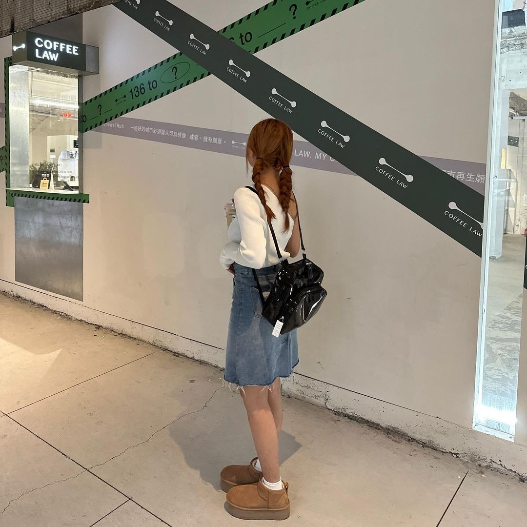 (W) UGG Classic Ultra Mini Boots Chestnut, Nieeh Women Turtle Bag Black 착용 스타일 - 2