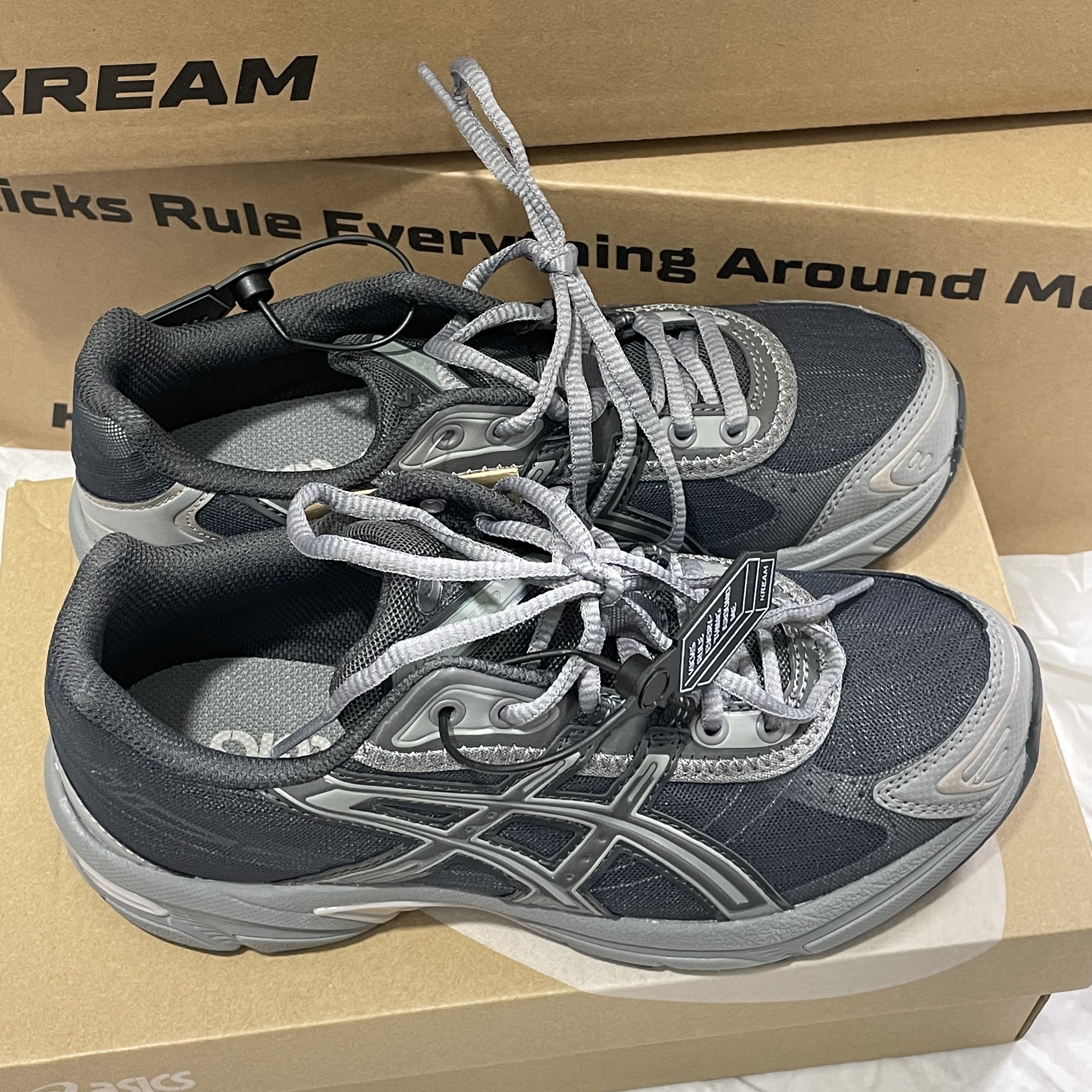Asics Gel-1130 RE Obsidian Grey 착용 스타일 - 1