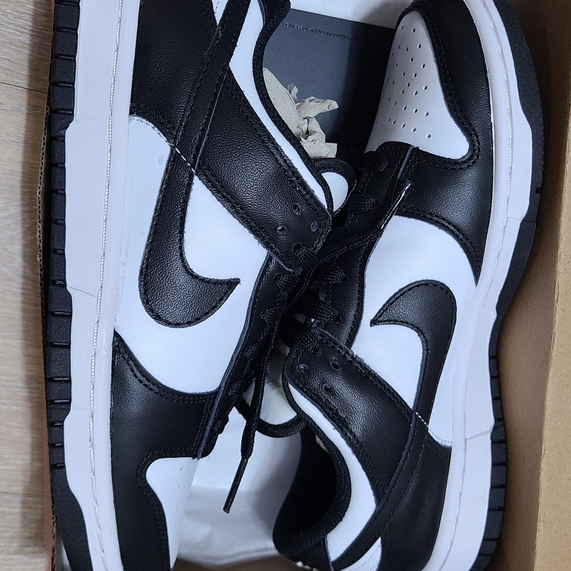 (W) Nike Dunk Low Black 착용 스타일 - 2