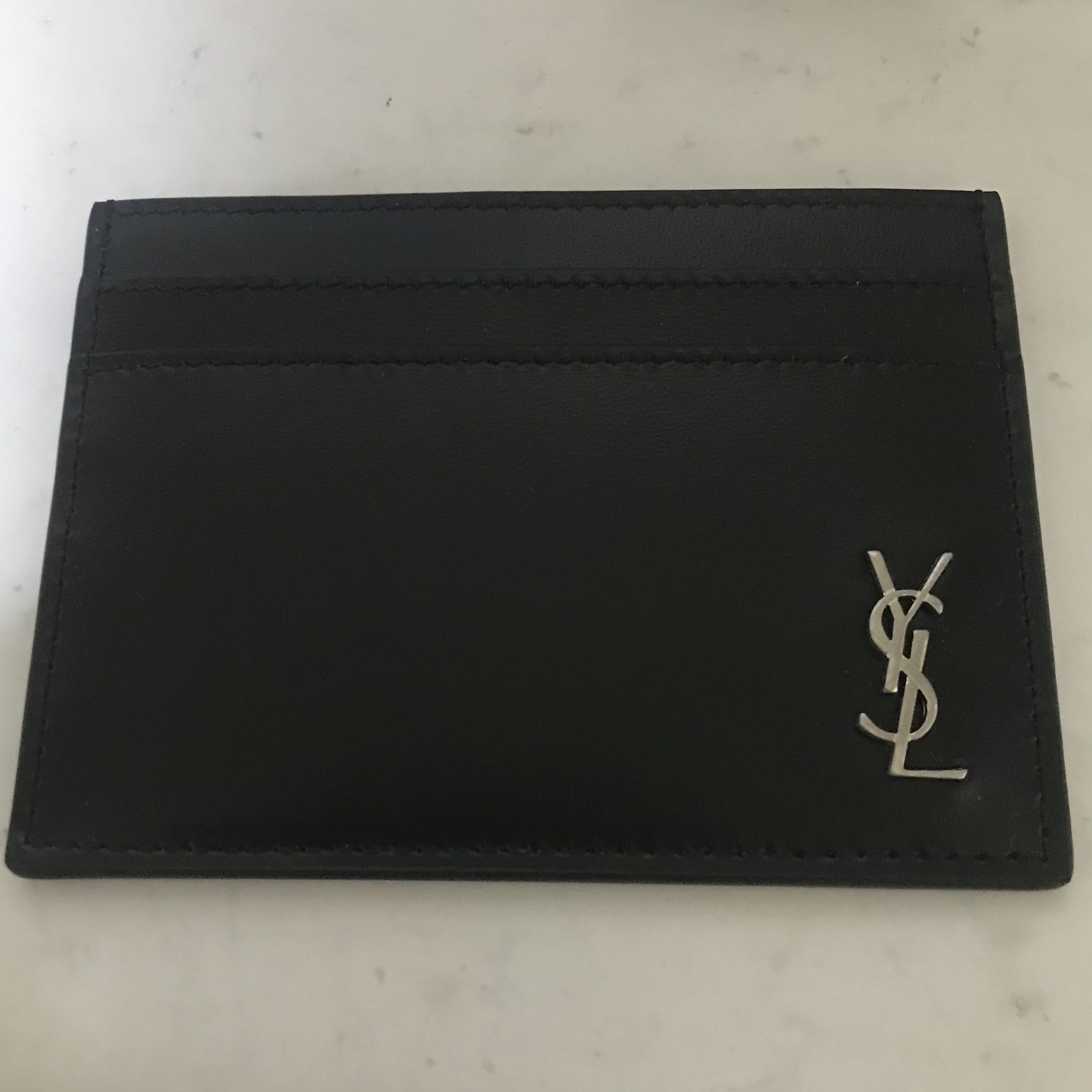 Saint Laurent Tiny Silver Monogram Card Case in Matte Leather Black 착용 스타일