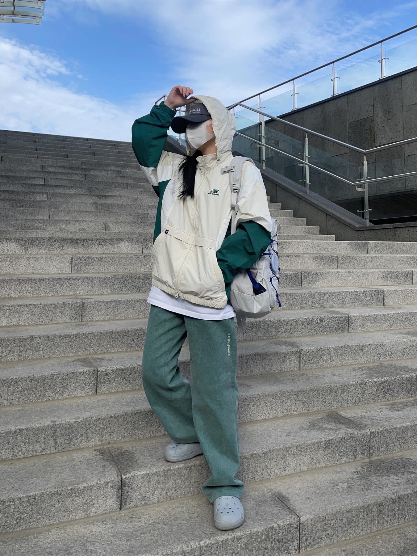 Supreme Backpack Silver - 22SS, Asics Jog 100 S White Green - 2E Wide 착용 스타일 - 2