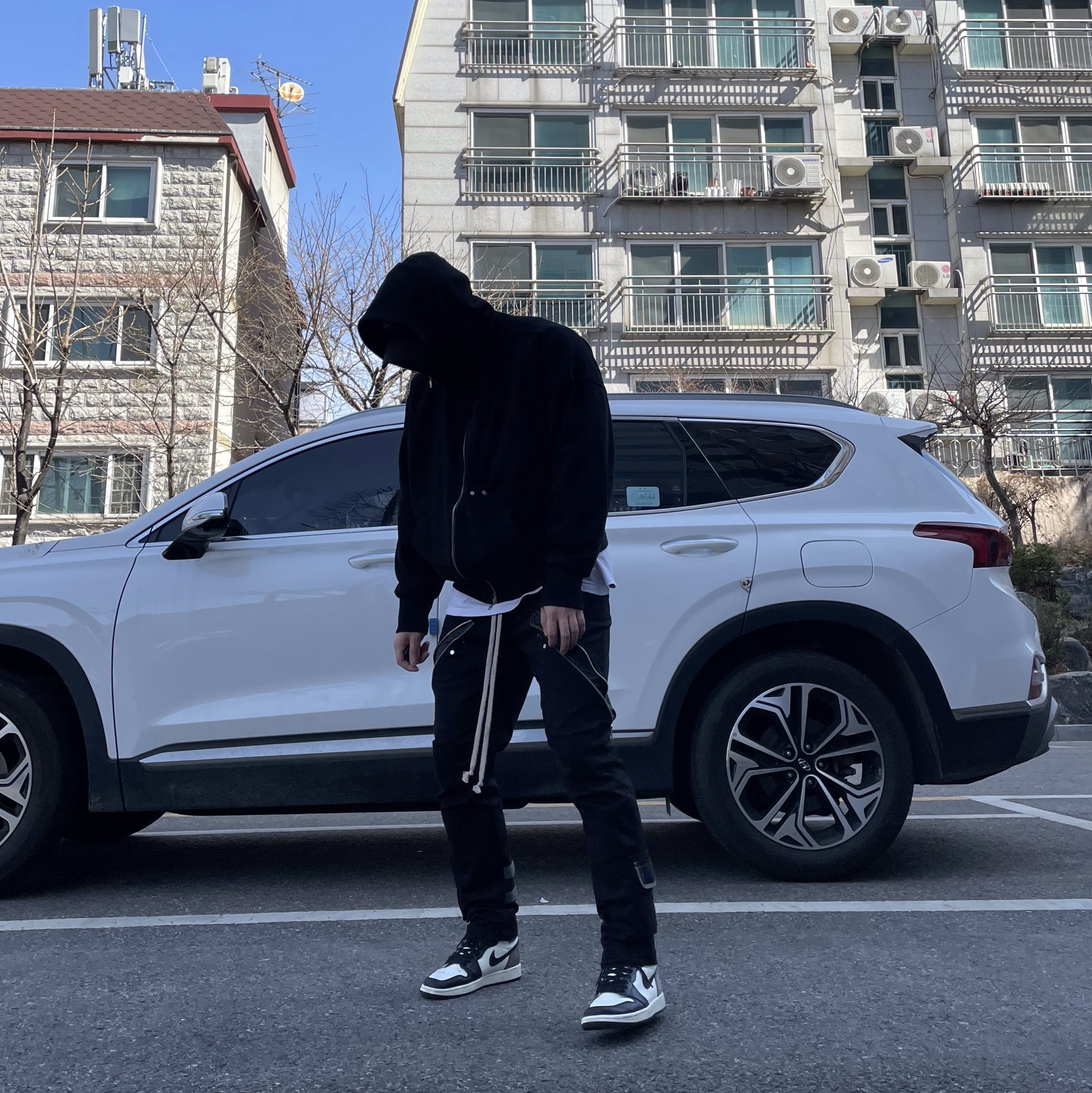 Jordan 1 Retro High OG Black Mocha 착용 스타일 - 2