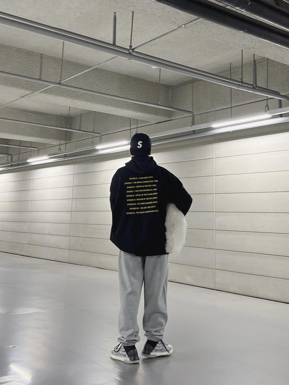 Nike x Stussy NRG Fleece Pants Dark Grey Heather (DO9340-063), Adidas Yeezy QNTM Lifestyle 착용 스타일 - 1