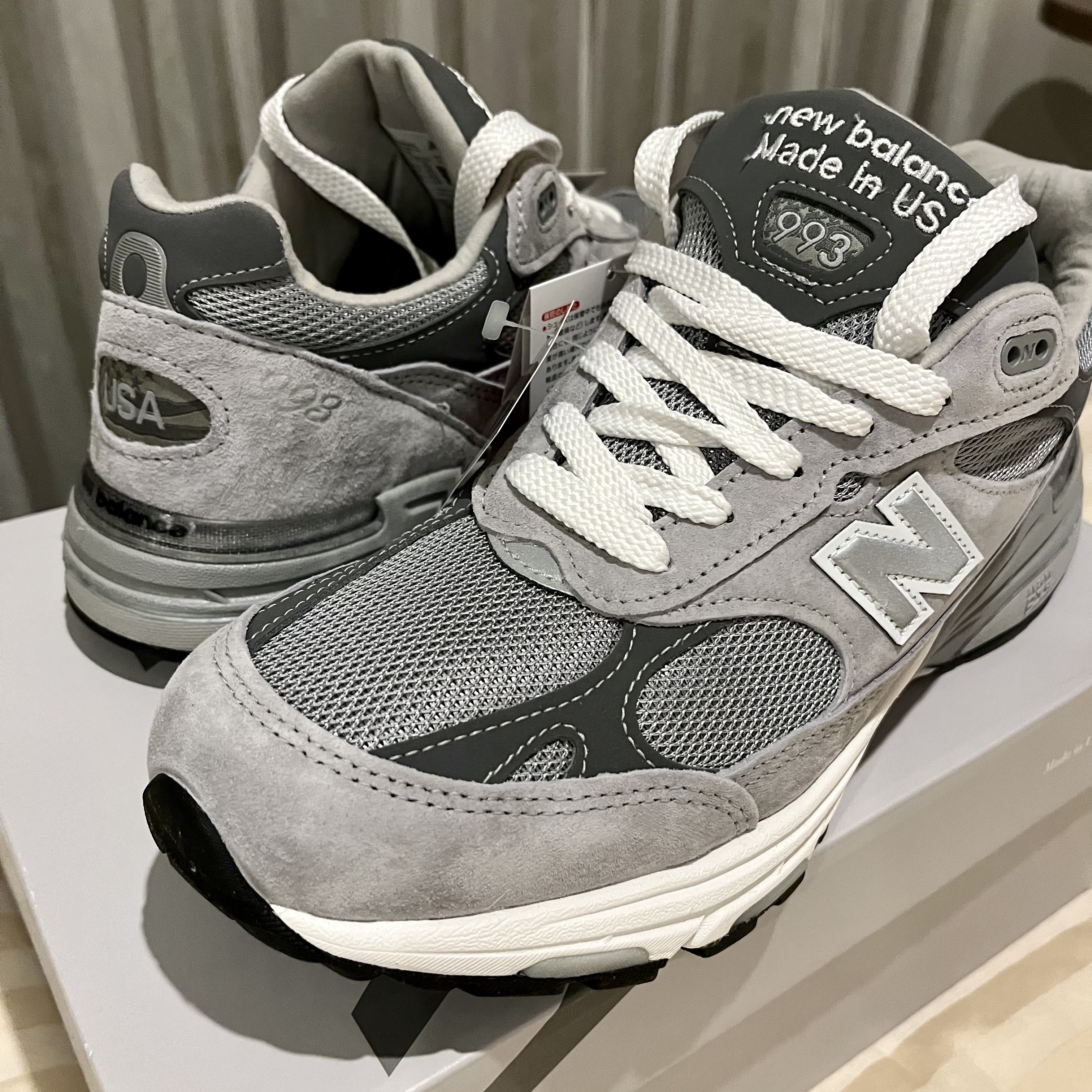 New Balance 993 Made in USA Grey - D Standard, Nike Air Max 97 OG Atlantic Blue and Voltage Yellow 착용 스타일 - 3