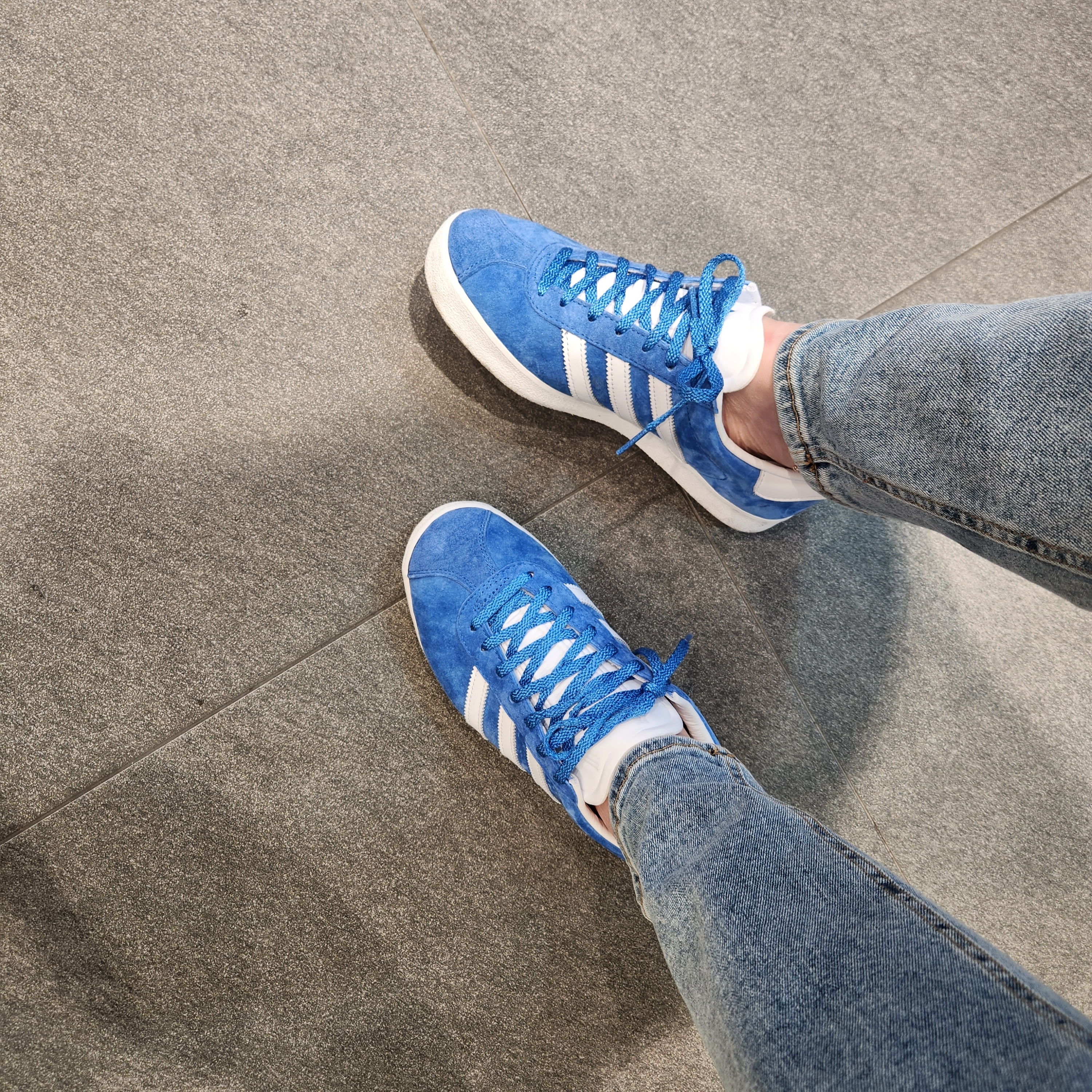 Adidas Gazelle 85 Blue Bird 착용 스타일