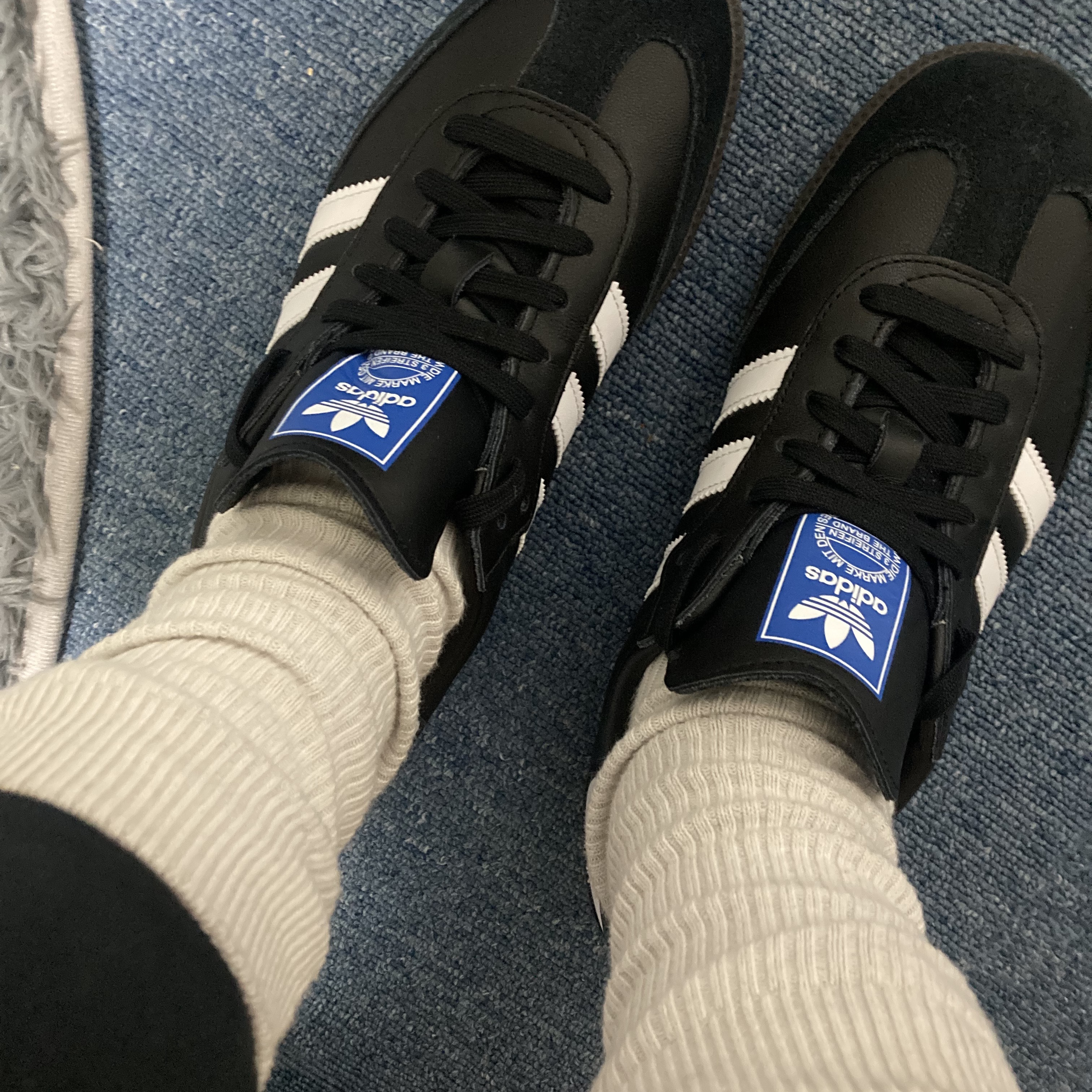 Adidas Samba OG Black White Gum 착용 스타일