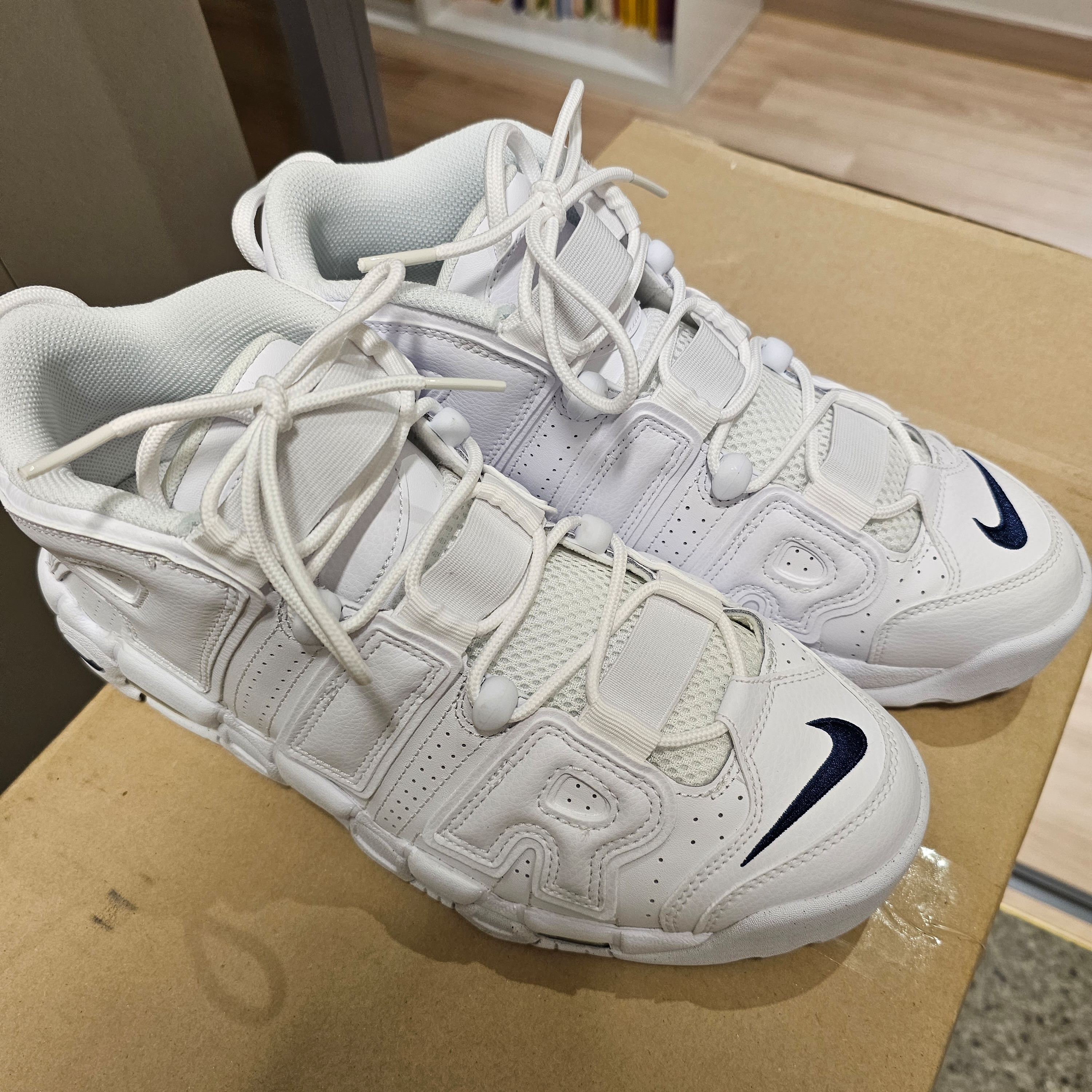 Nike Air More Uptempo 96 White Midnight Navy 착용 스타일
