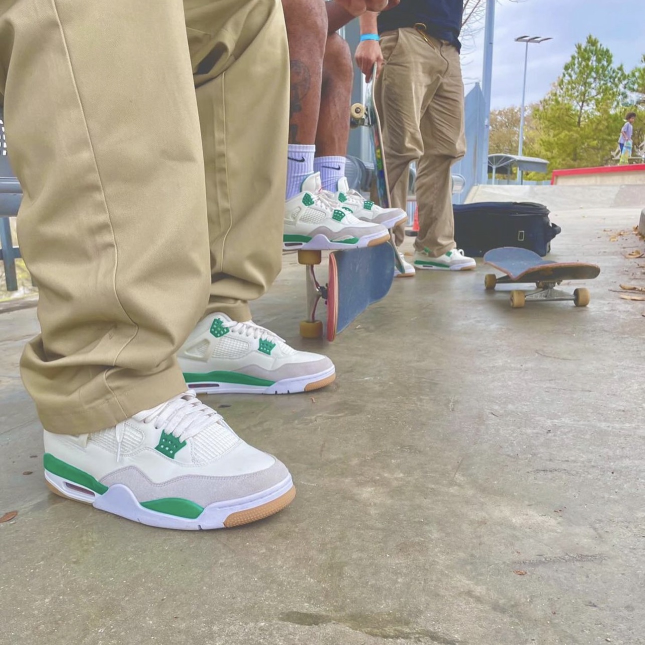 Jordan 4 x Nike SB Retro SP Pine Green 착용 스타일 - 1