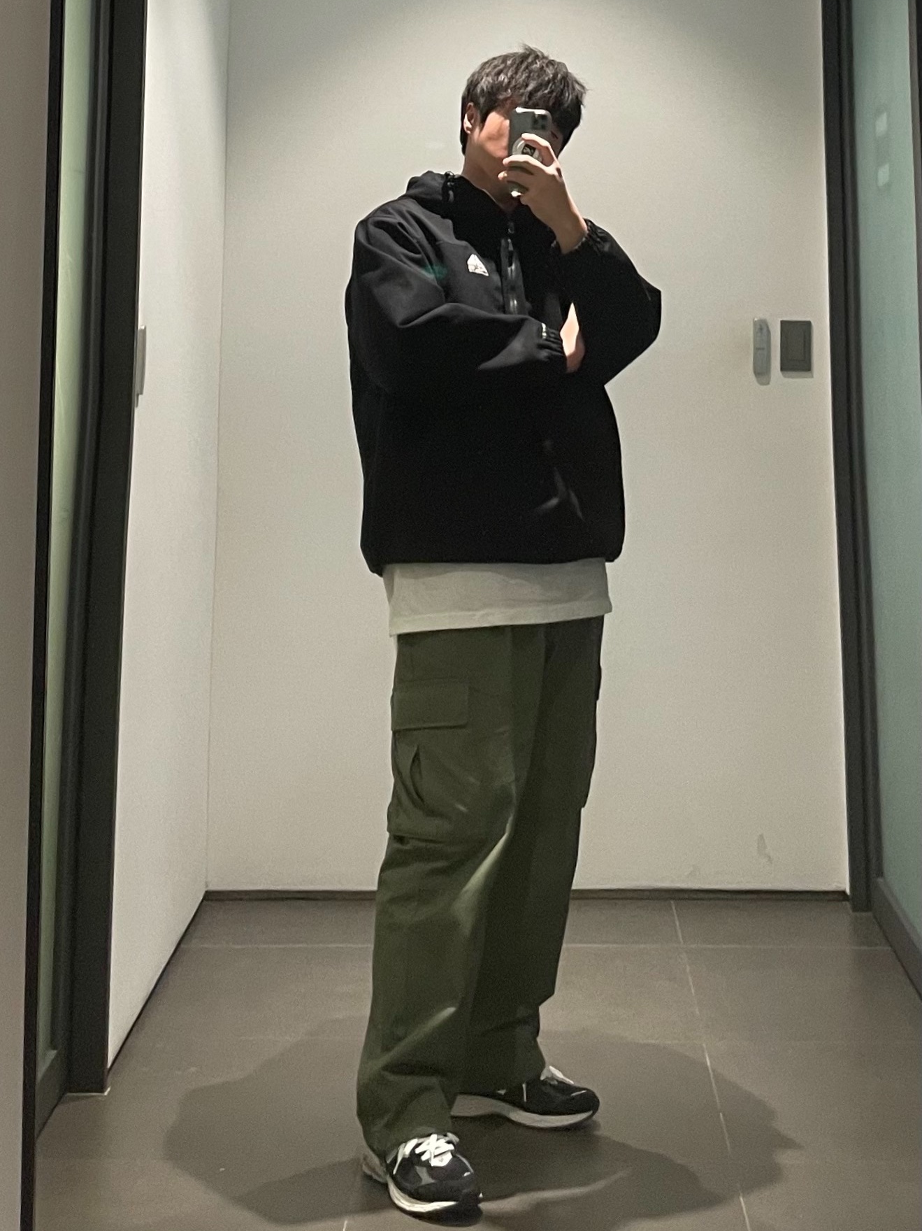 New Balance 2002R Premium Vintage Black, Supreme x Nike ACG Denim Pullover Black - 22FW 착용 스타일