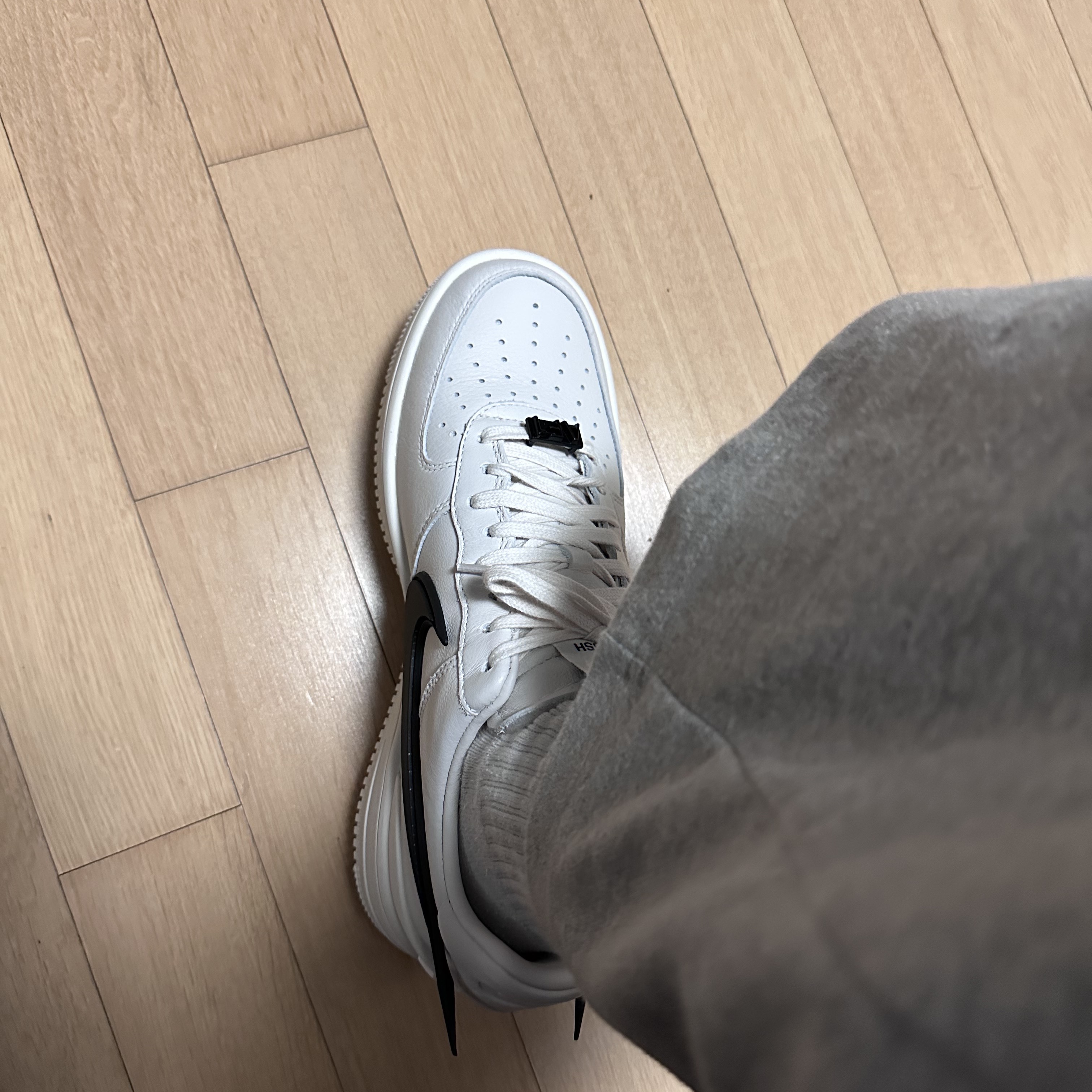 Nike x Ambush Air Force 1 Low SP Phantom 착용 스타일 - 2