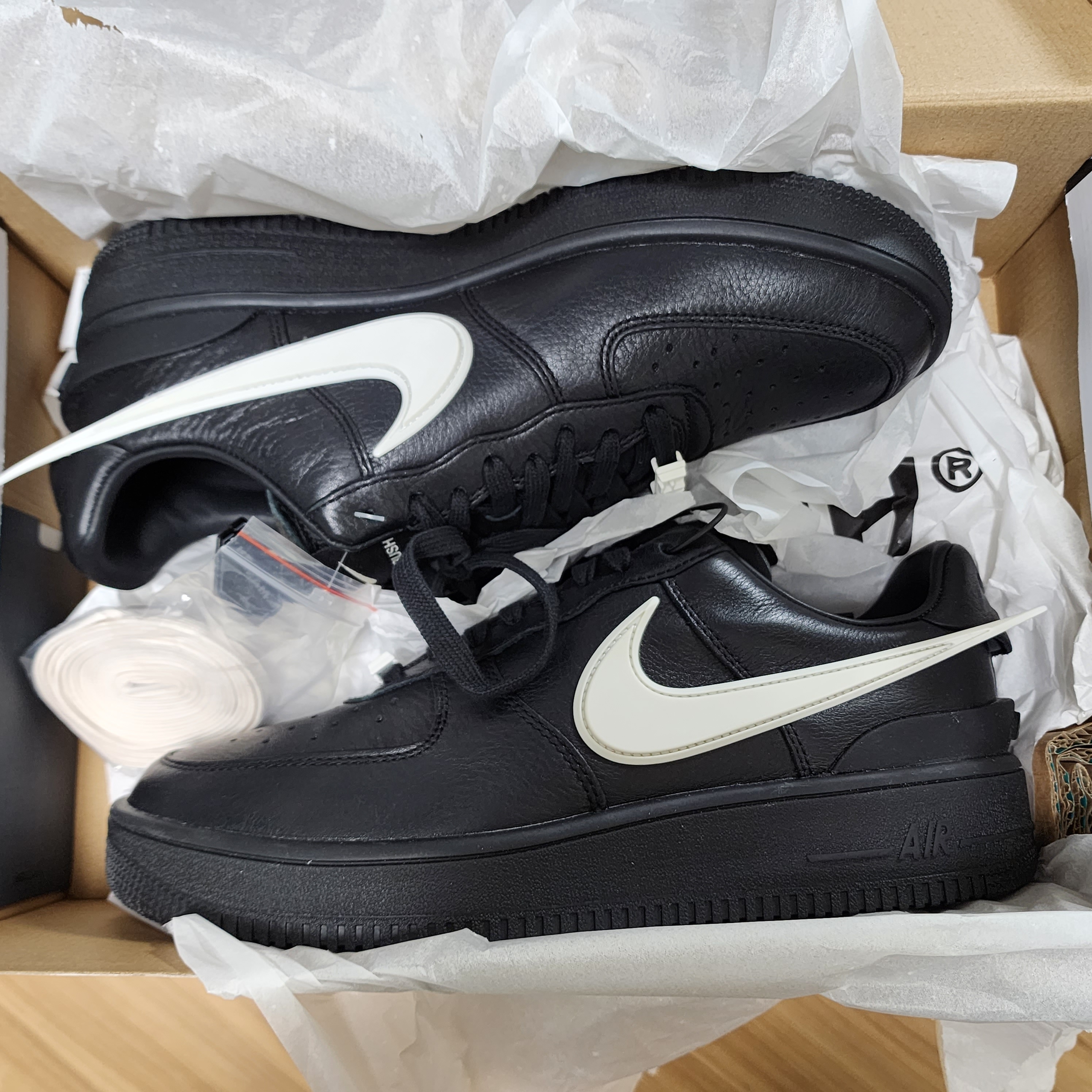 Nike x Ambush Air Force 1 Low SP Black 착용 스타일 - 2