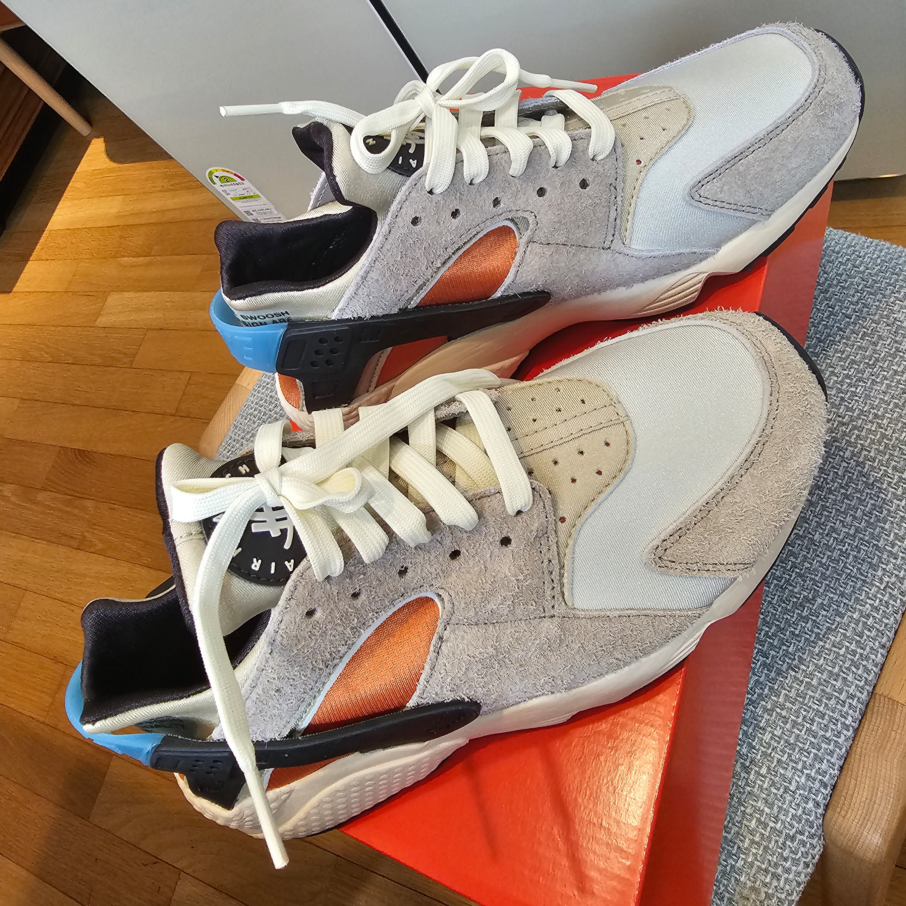 (W) Nike Air Huarache Moon Fossil 착용 스타일