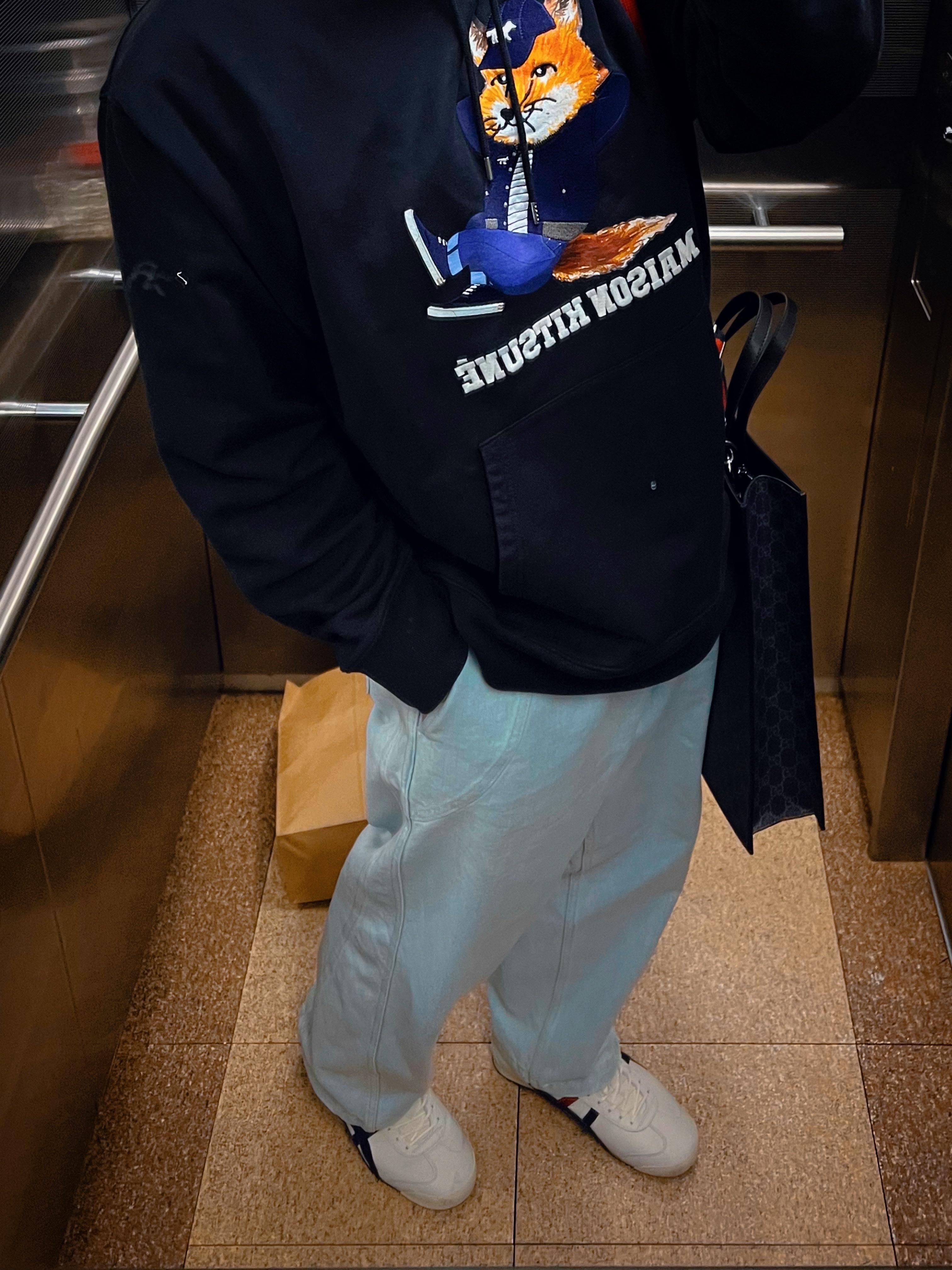 Onitsuka Tiger Mexico 66 SD Cream Peacoat, Maison Kitsune Dressed Fox Relaxed Hoodie Black 착용 스타일 - 4
