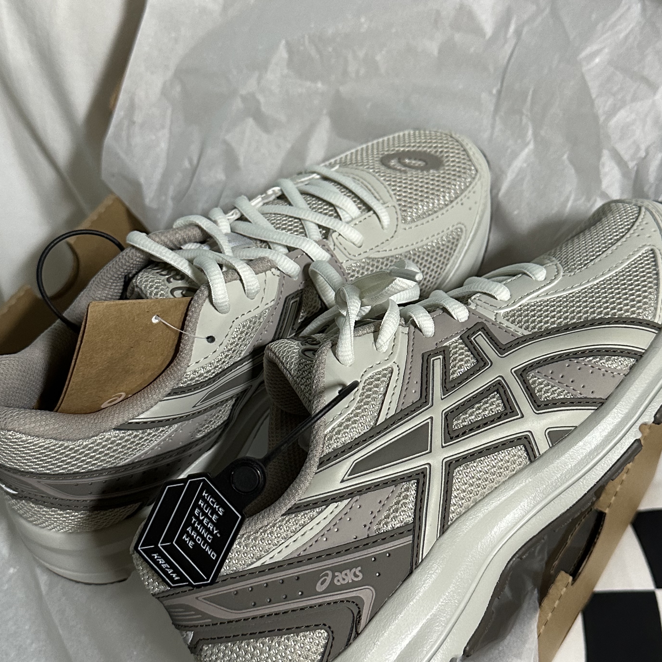 Asics Jog 100 S Birch - 2E Wide 착용 스타일
