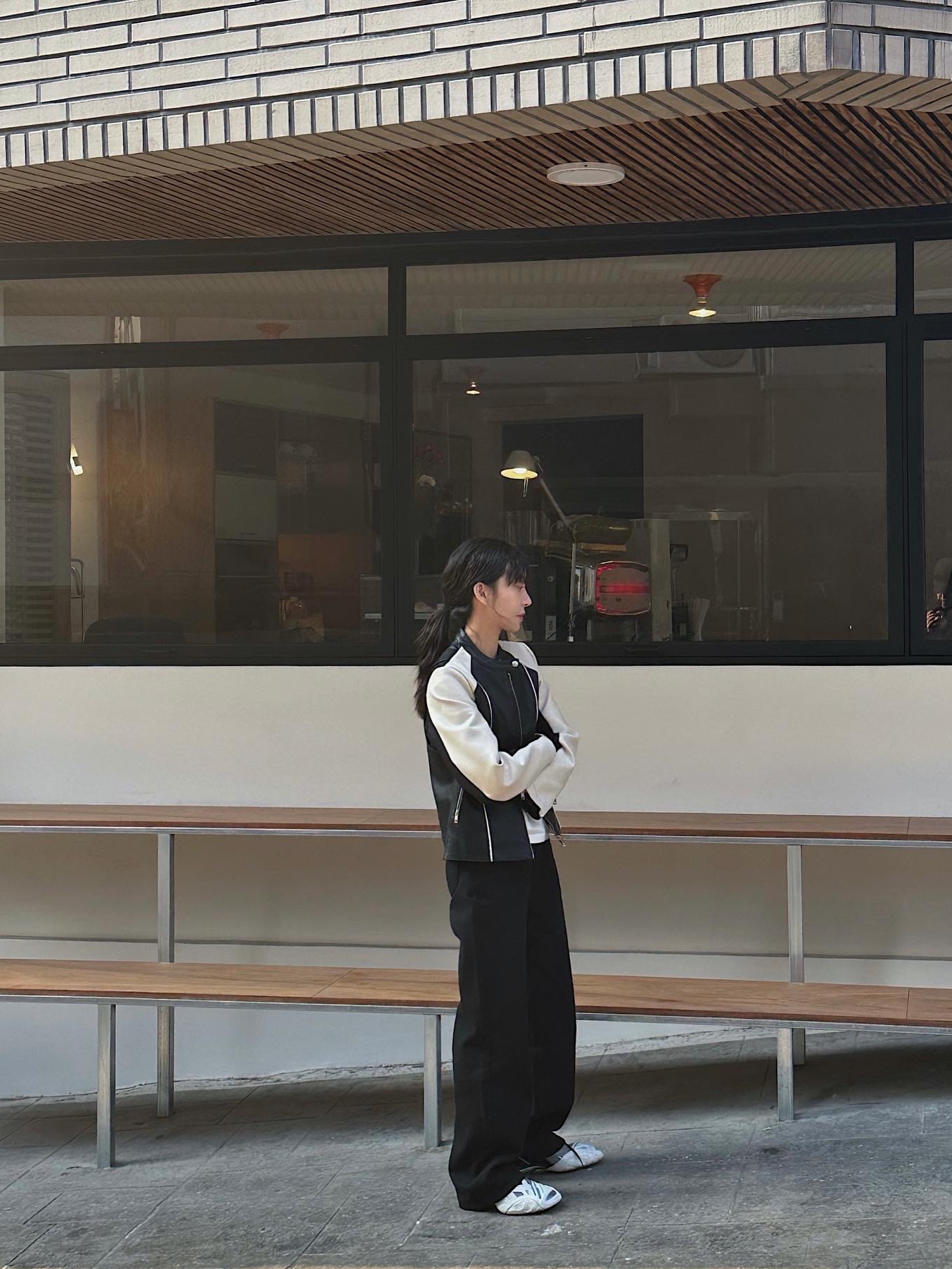 (W) Balenciaga Tyrex Sneakers Black White, Balenciaga Swift Oval Sunglasses Black 착용 스타일 - 4