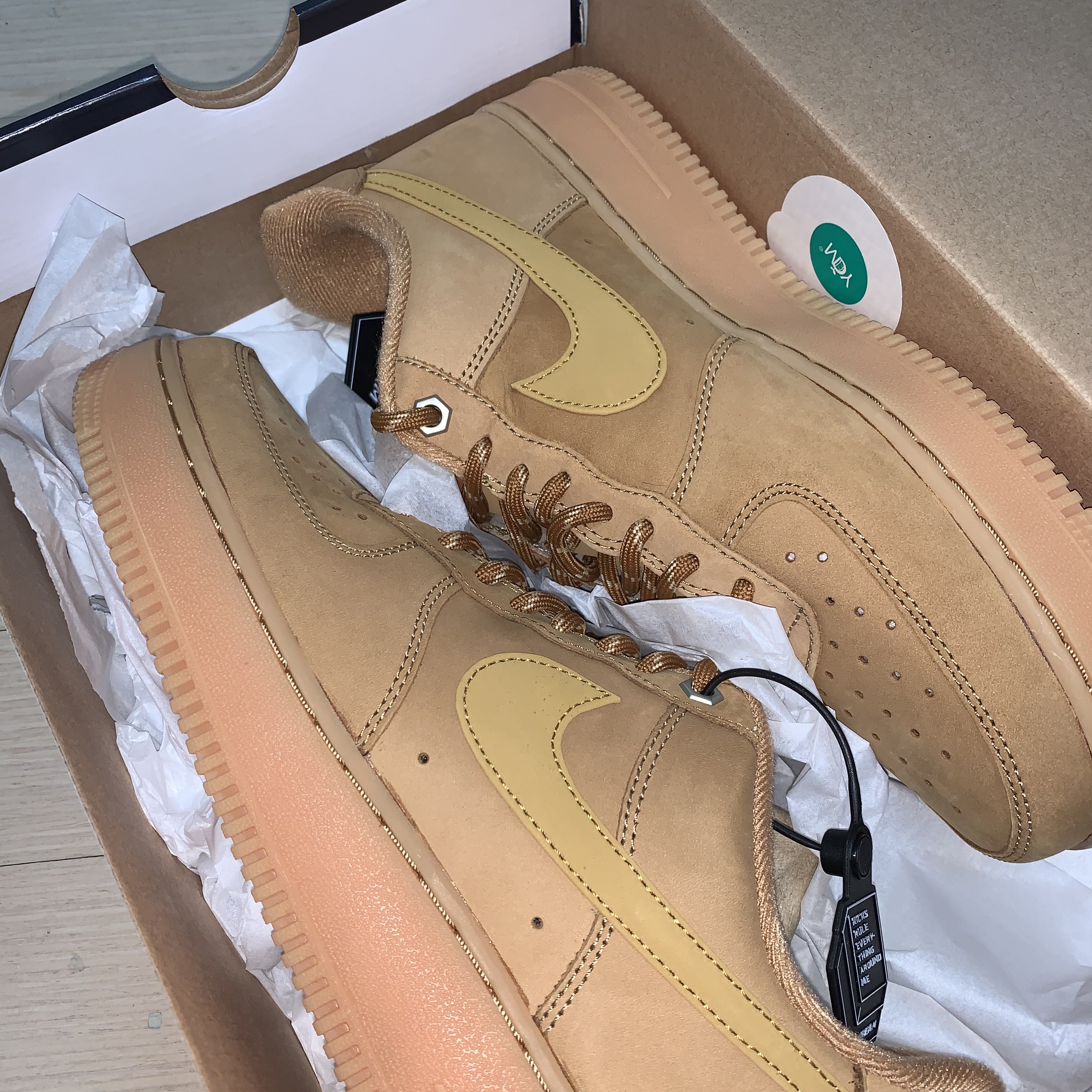 Nike Air Force 1 '07 WB Flax 착용 스타일