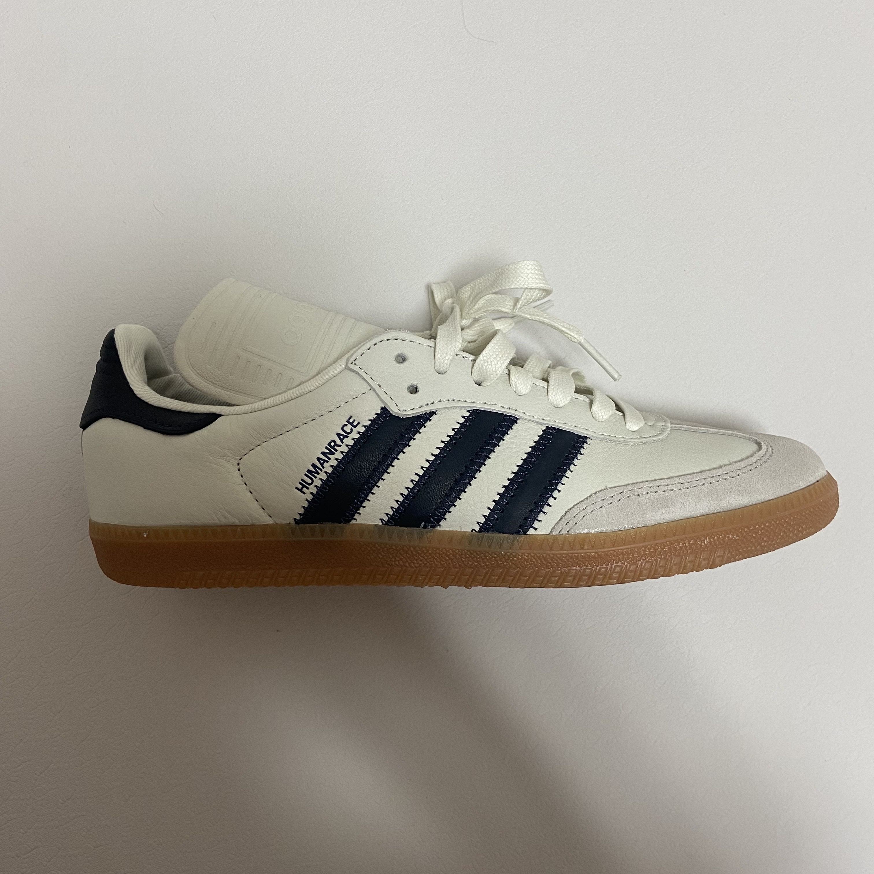 Adidas x Pharrell Williams Humanrace Samba Cloud White Night Grey 착용 스타일 - 2