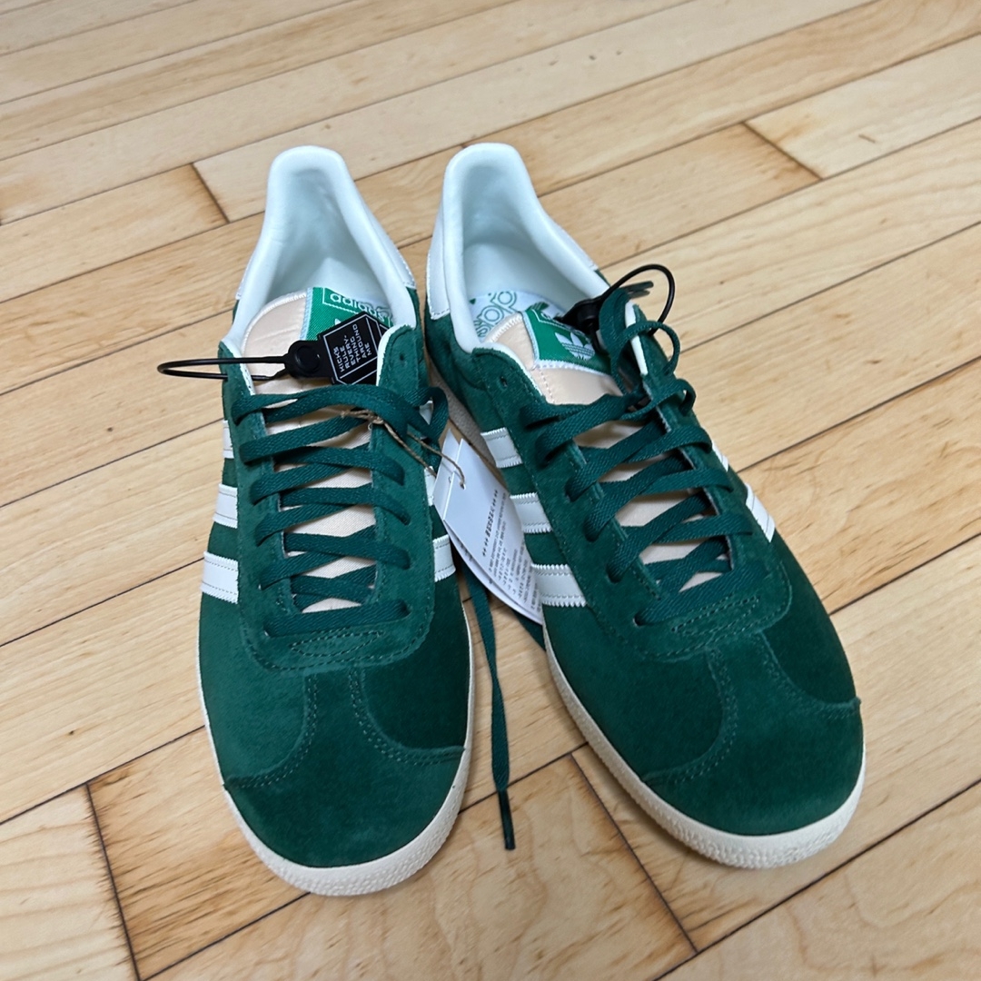 Adidas Gazelle Dark Green Cream White 착용 스타일 - 2