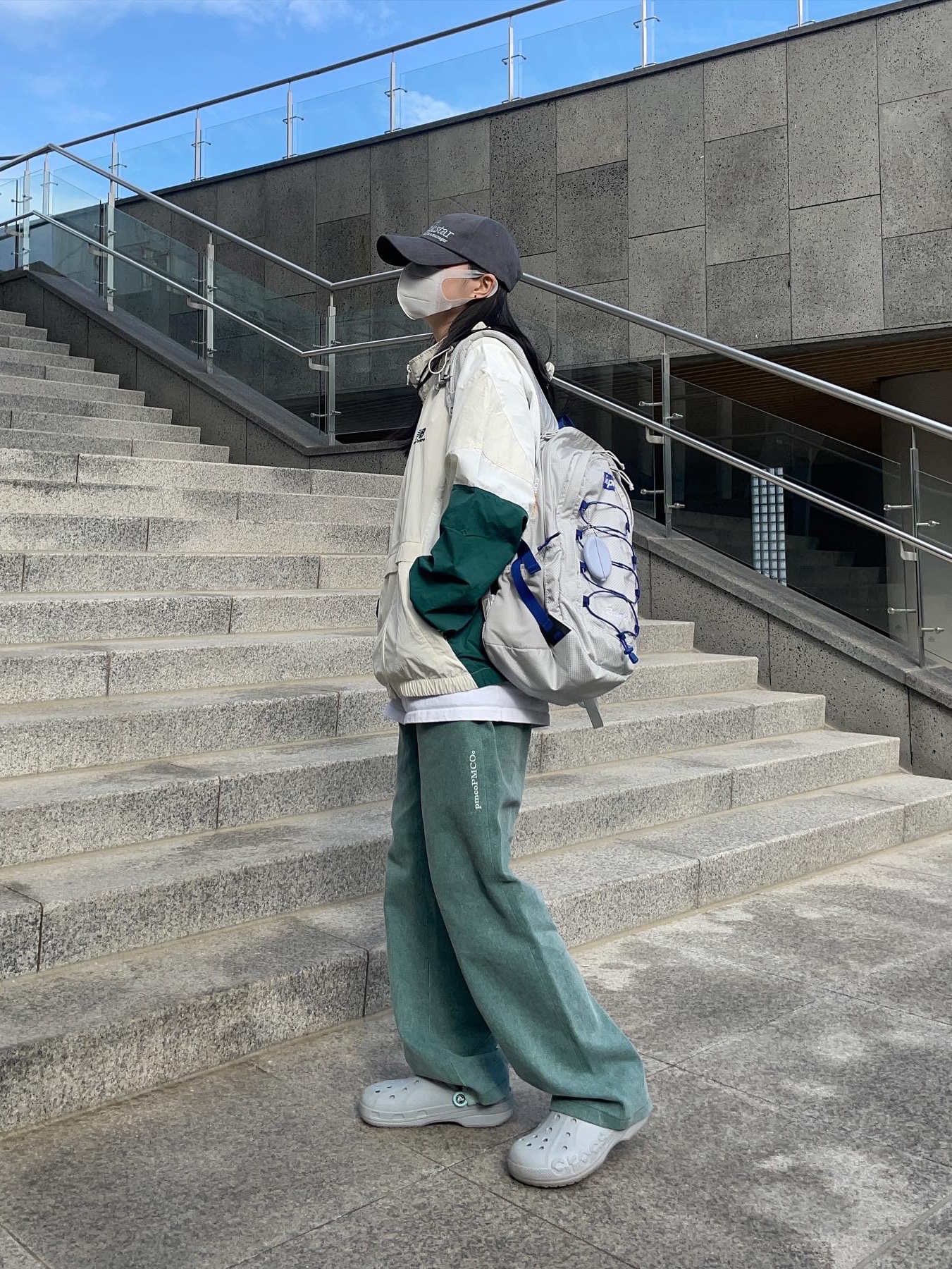 Supreme Backpack Silver - 22SS, Asics Jog 100 S White Green - 2E Wide 착용 스타일 - 1