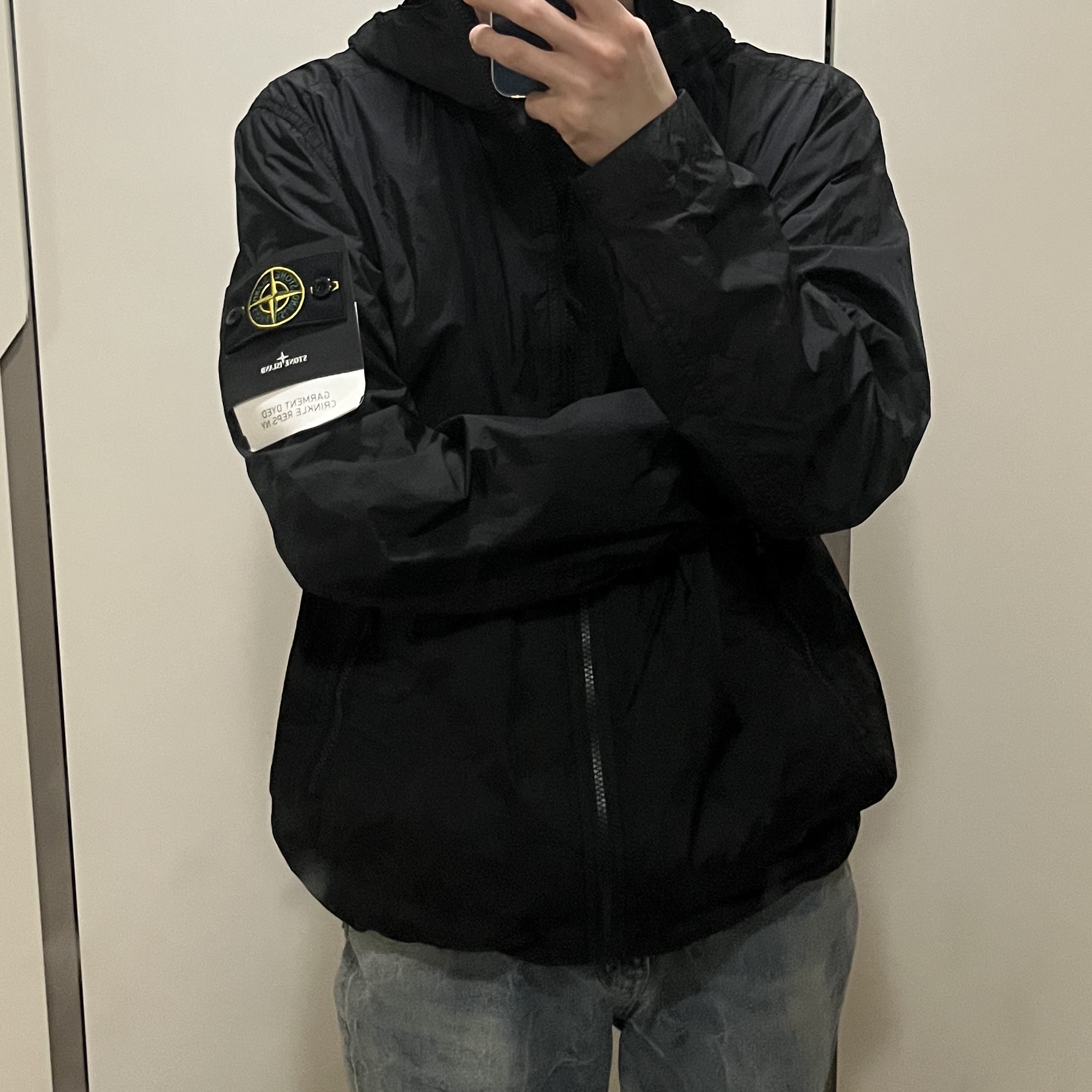 Stone Island 40522 Crinkle Reps Nylon Garment Dyed Hooded Jacket Black - 23SS 착용 스타일