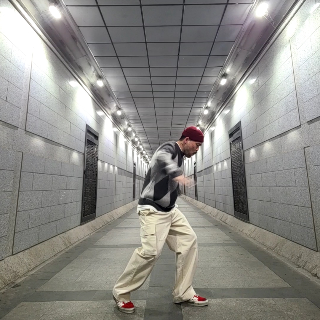 Vans Vault x Bianca Chandon Old Skool LX Stressed Red White 착용 스타일 - 1