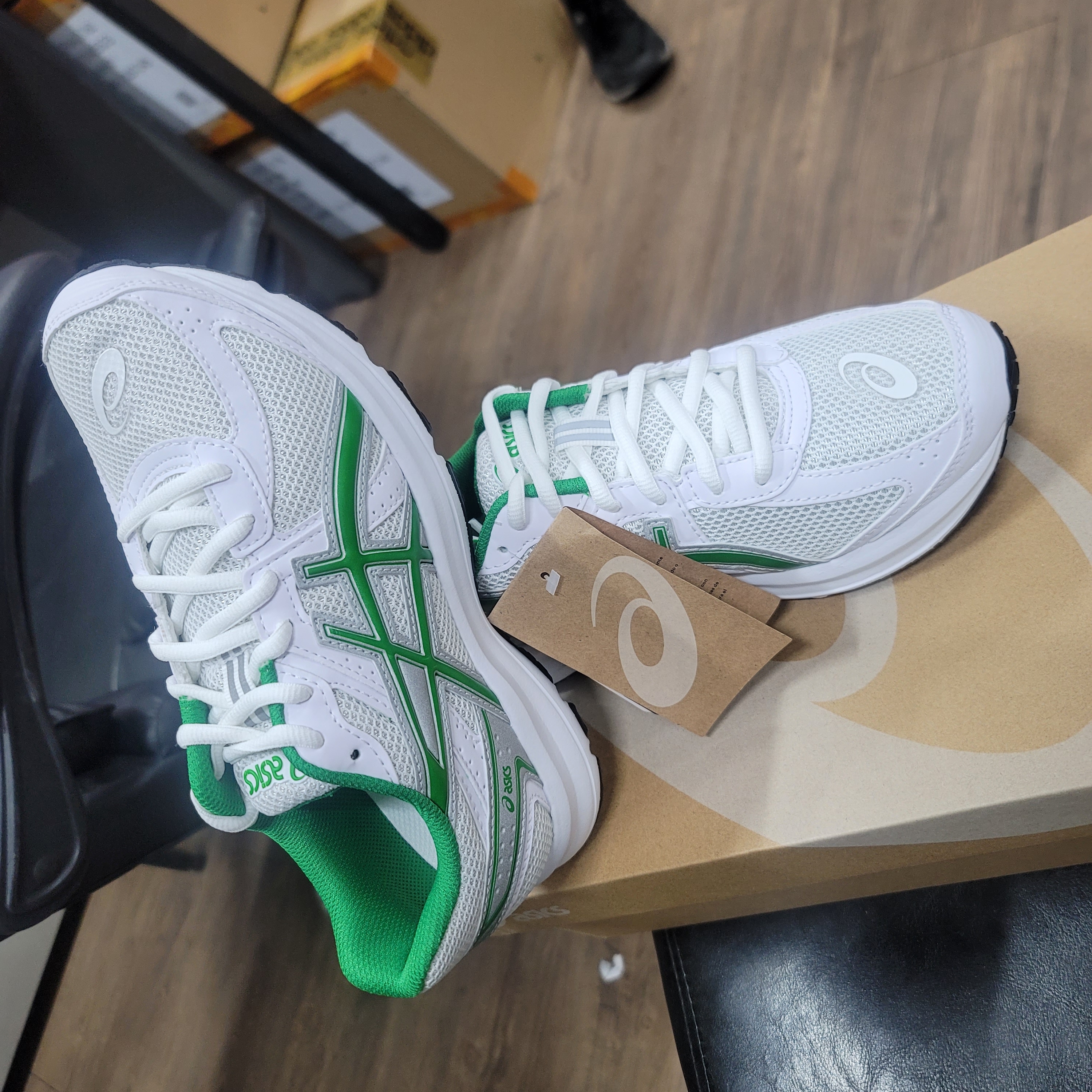 Asics Jog 100 S White Green - 2E Wide 착용 스타일 - 3