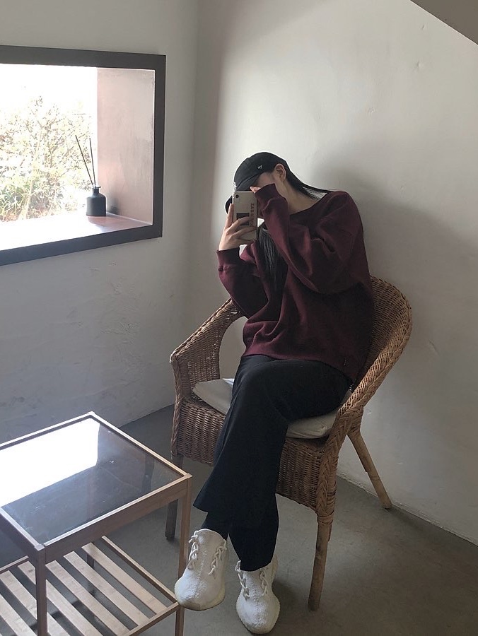 IAB Studio Sweatshirt Burgundy for Worksout - 19FW, Adidas Yeezy Boost 350 V2 Cream/Triple White 착용 스타일 - 2
