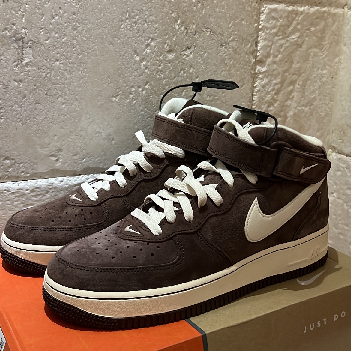 Nike Air Force 1 Mid '07 QS Chocolate 착용 스타일 - 2