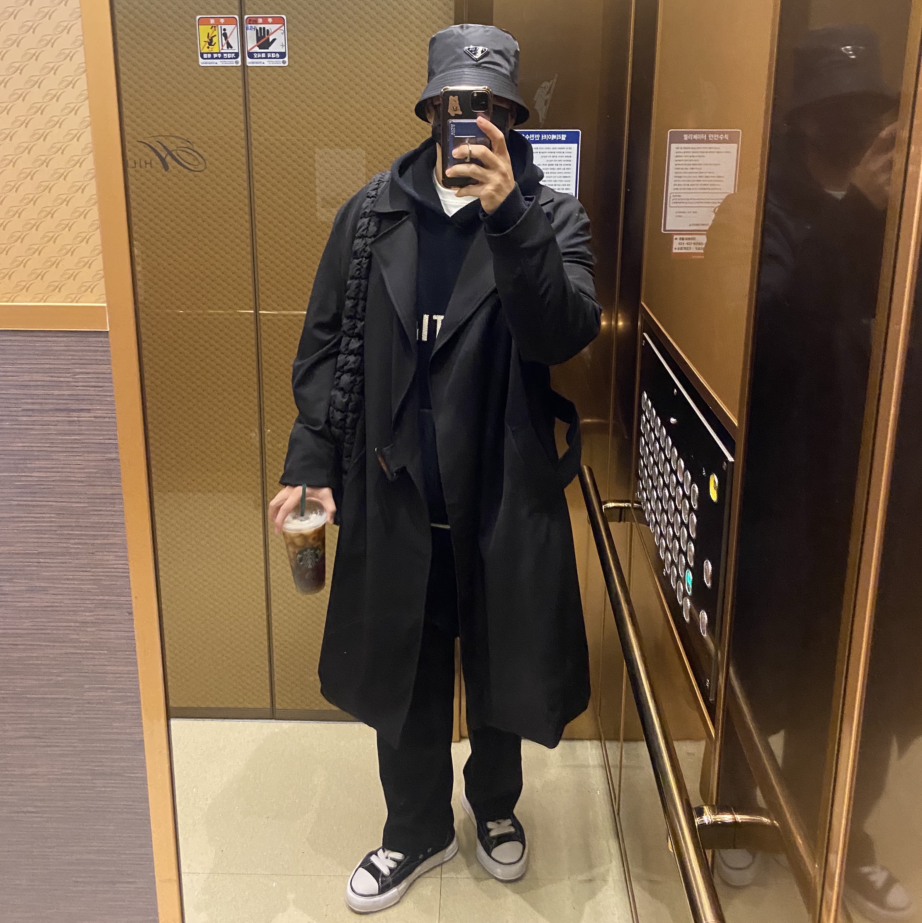 Maison Mihara Yasuhiro Peterson OG Sole Canvas Low Sneakers Black, Prada Re-Nylon Bucket Hat Black 착용 스타일