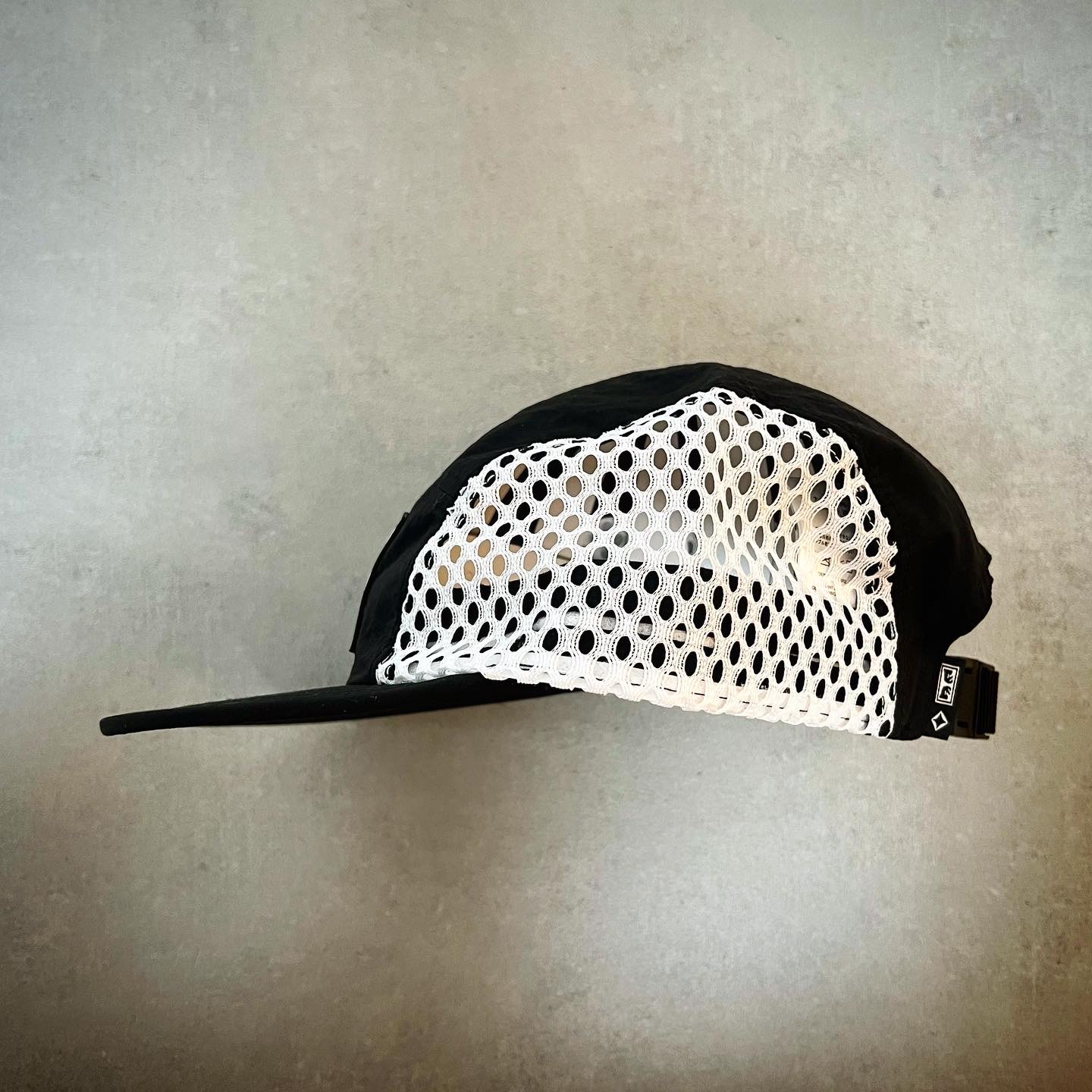 Helinox x Obey Camp Cap Black 착용 스타일 - 2