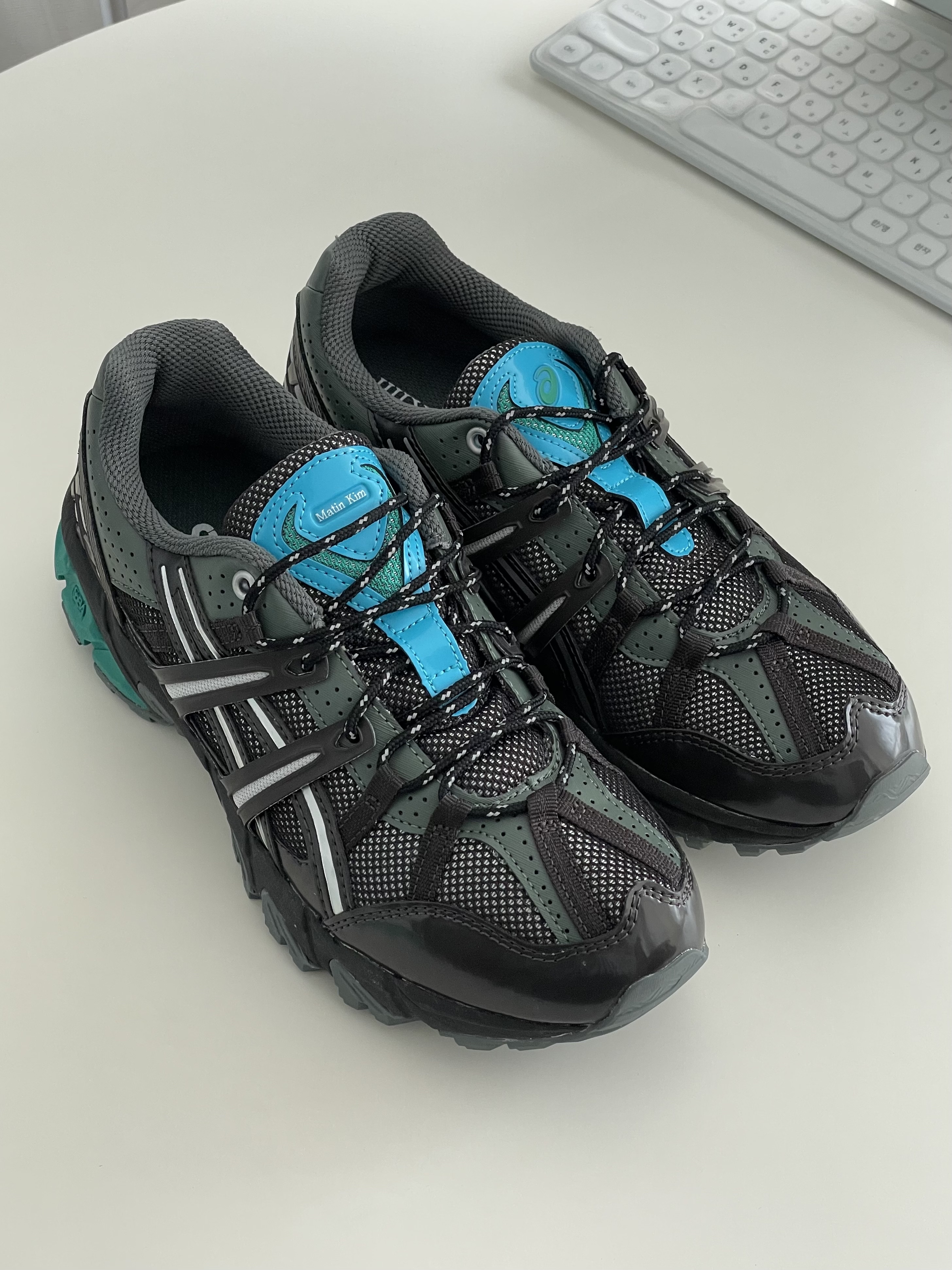 (W) Asics x Matin Kim Gel-Sonoma 15-50 Black Pure Silver 착용 스타일 - 1