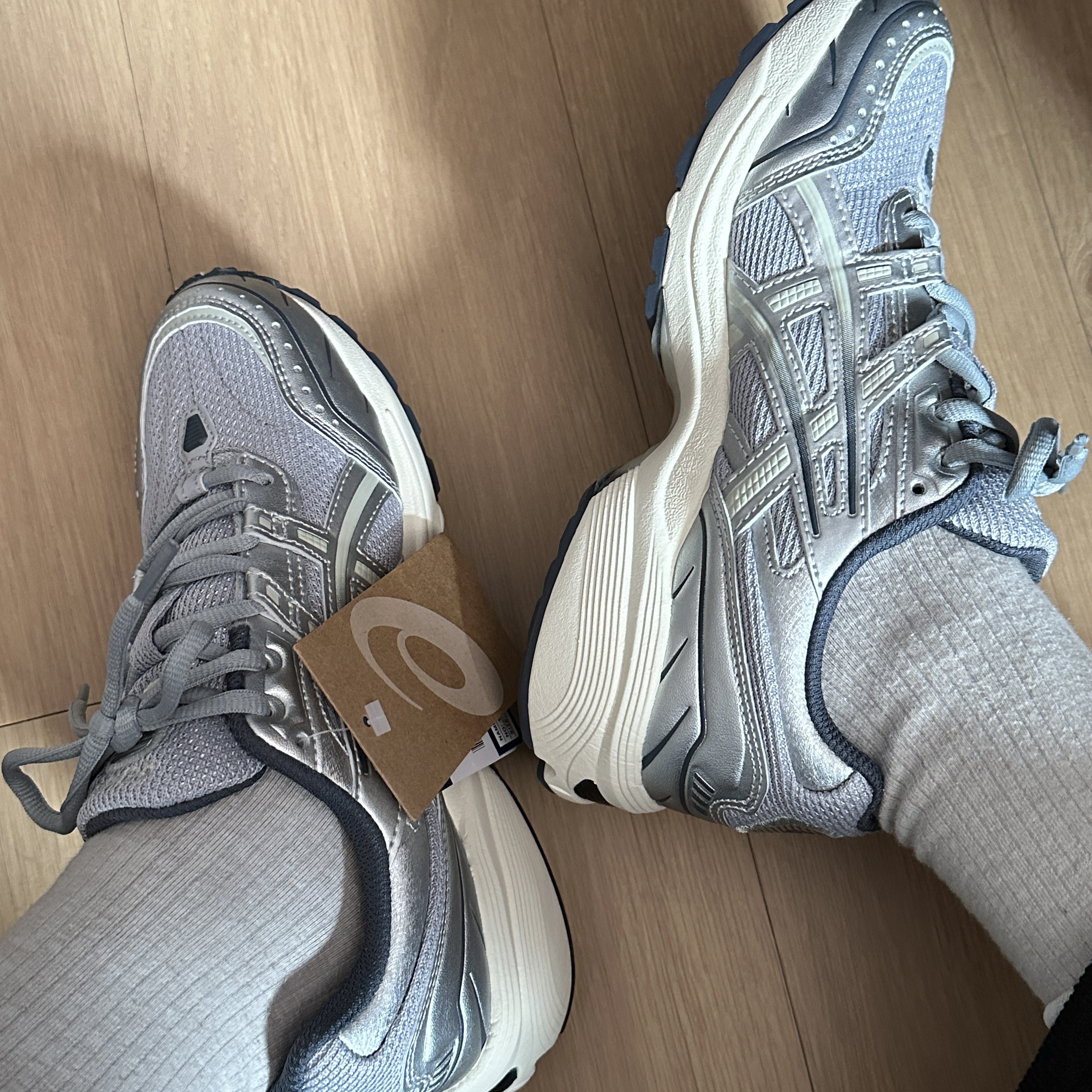 Asics Gel-1090 Piedmont Grey 착용 스타일