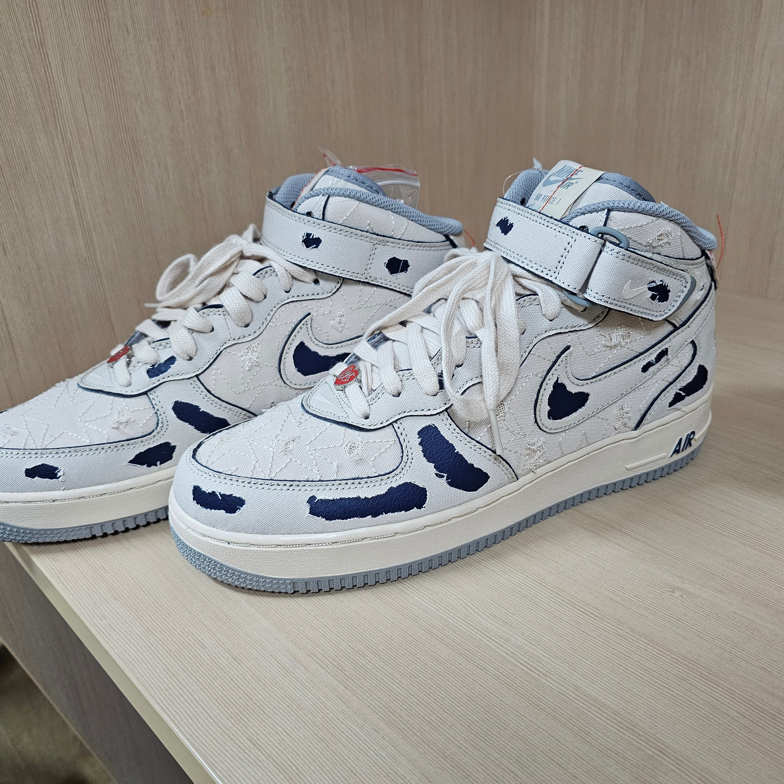 Nike Air Force 1 Mid '07 Pearl White 착용 스타일