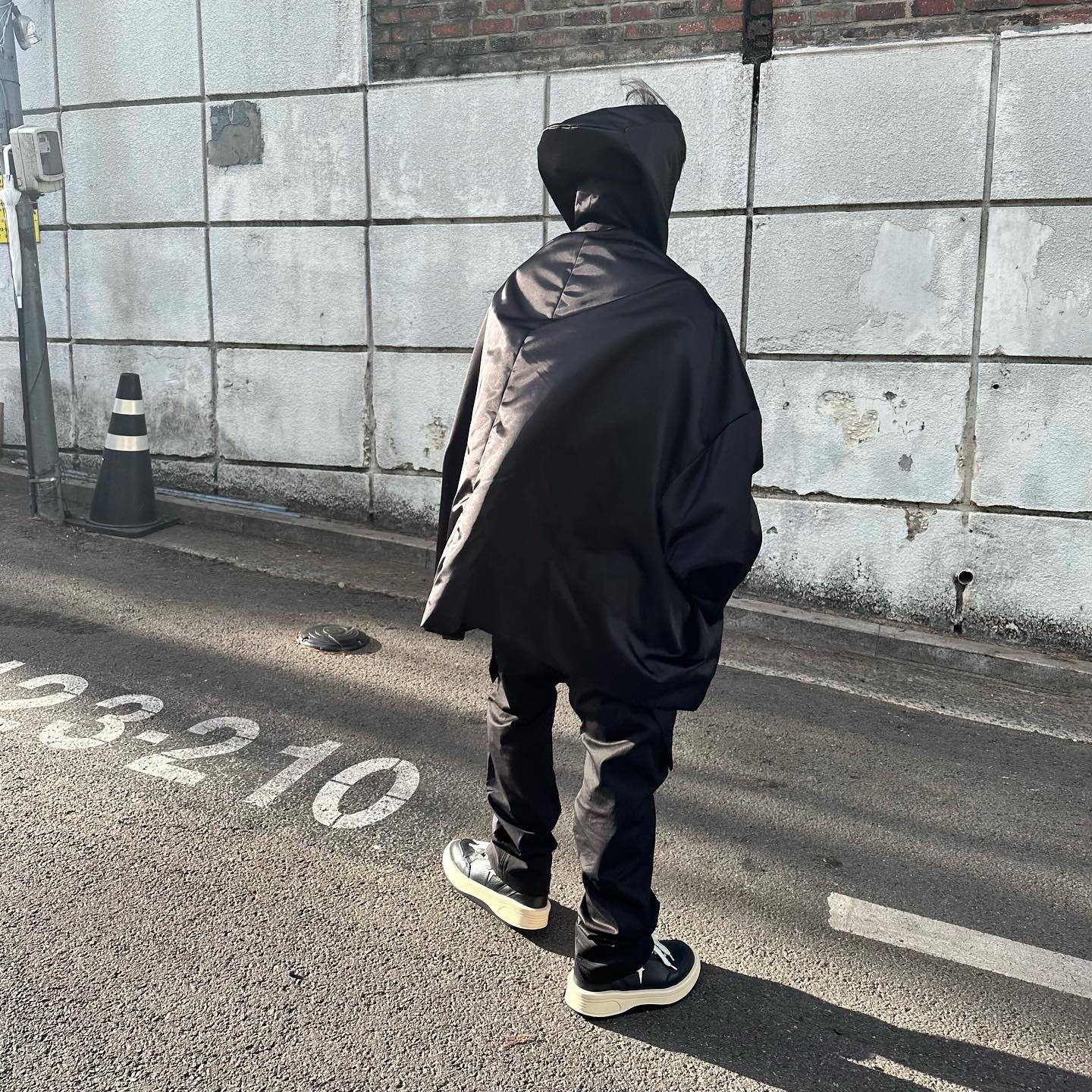 Converse x Drkshdw Turbowpn Black Cream 착용 스타일 - 1