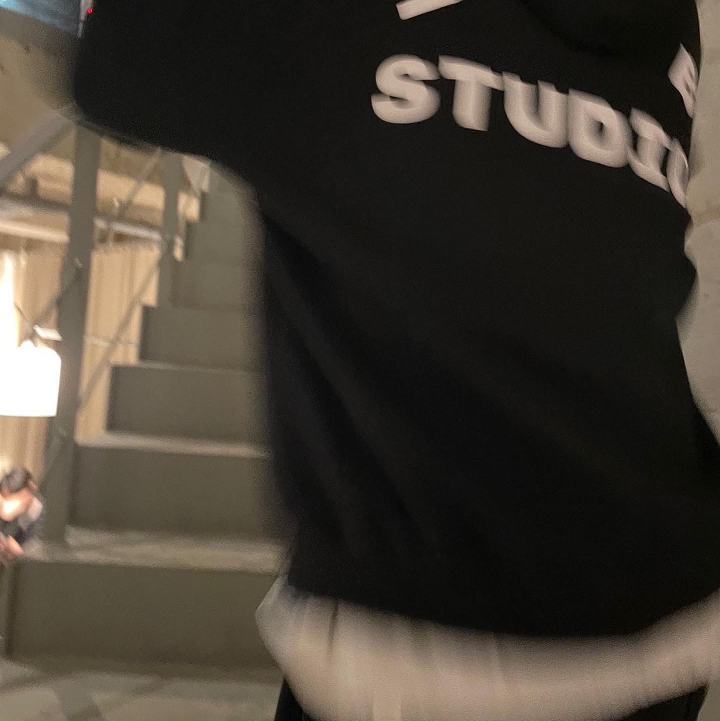IAB Studio Hoodie Black White 착용 스타일 - 2