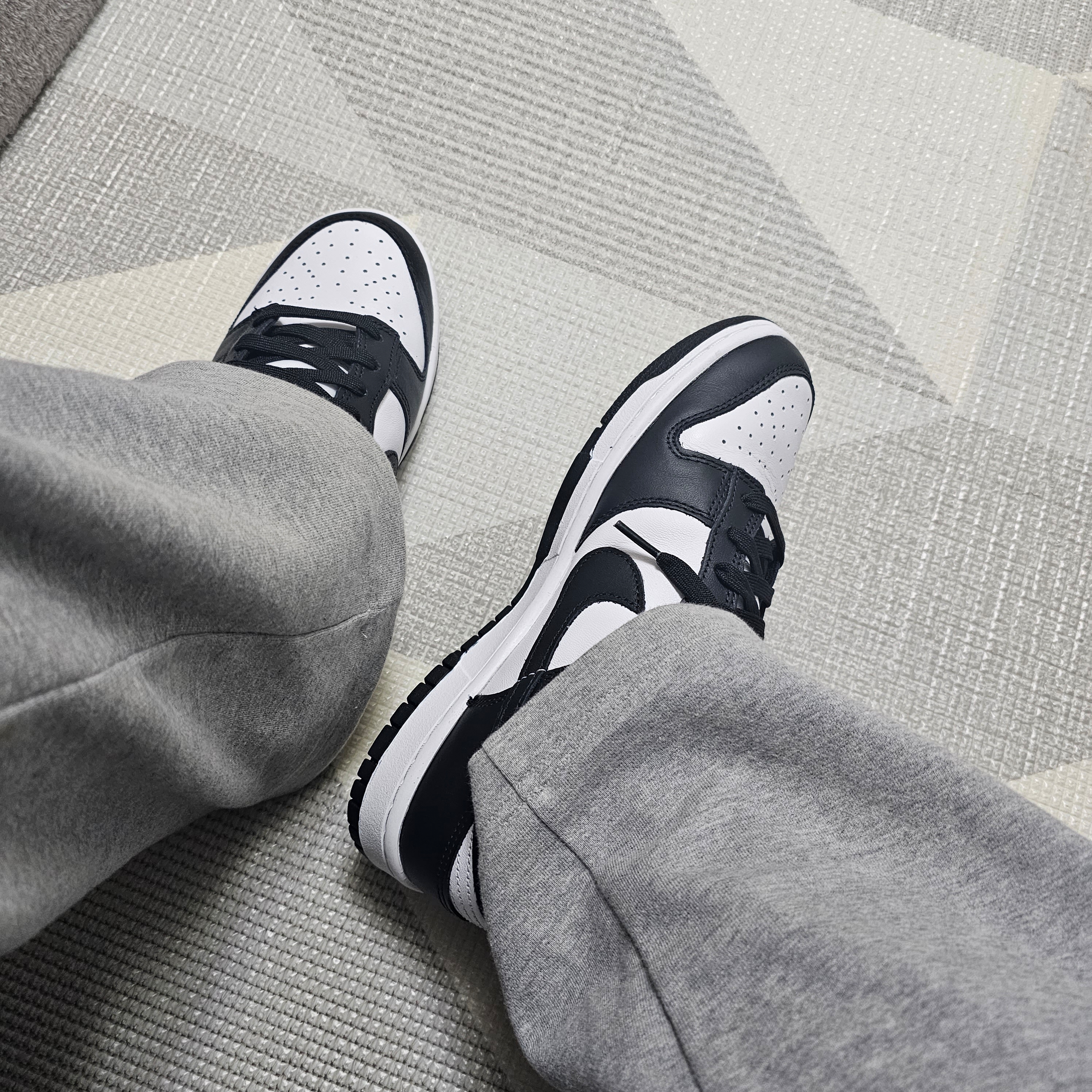 Nike Dunk Low Retro Black 착용 스타일