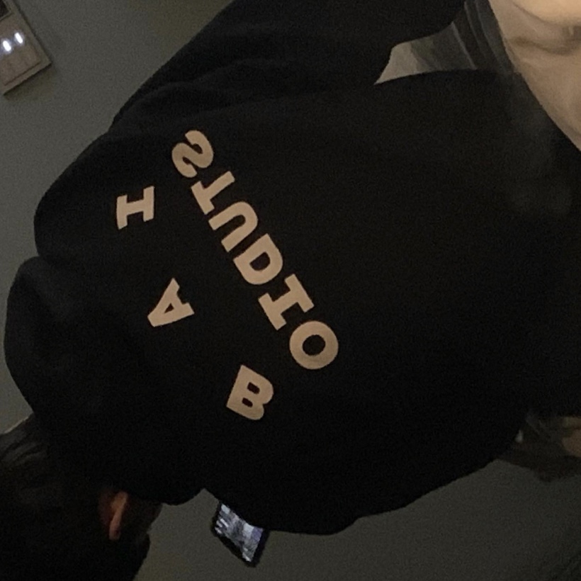IAB Studio Hoodie Black White 착용 스타일 - 1