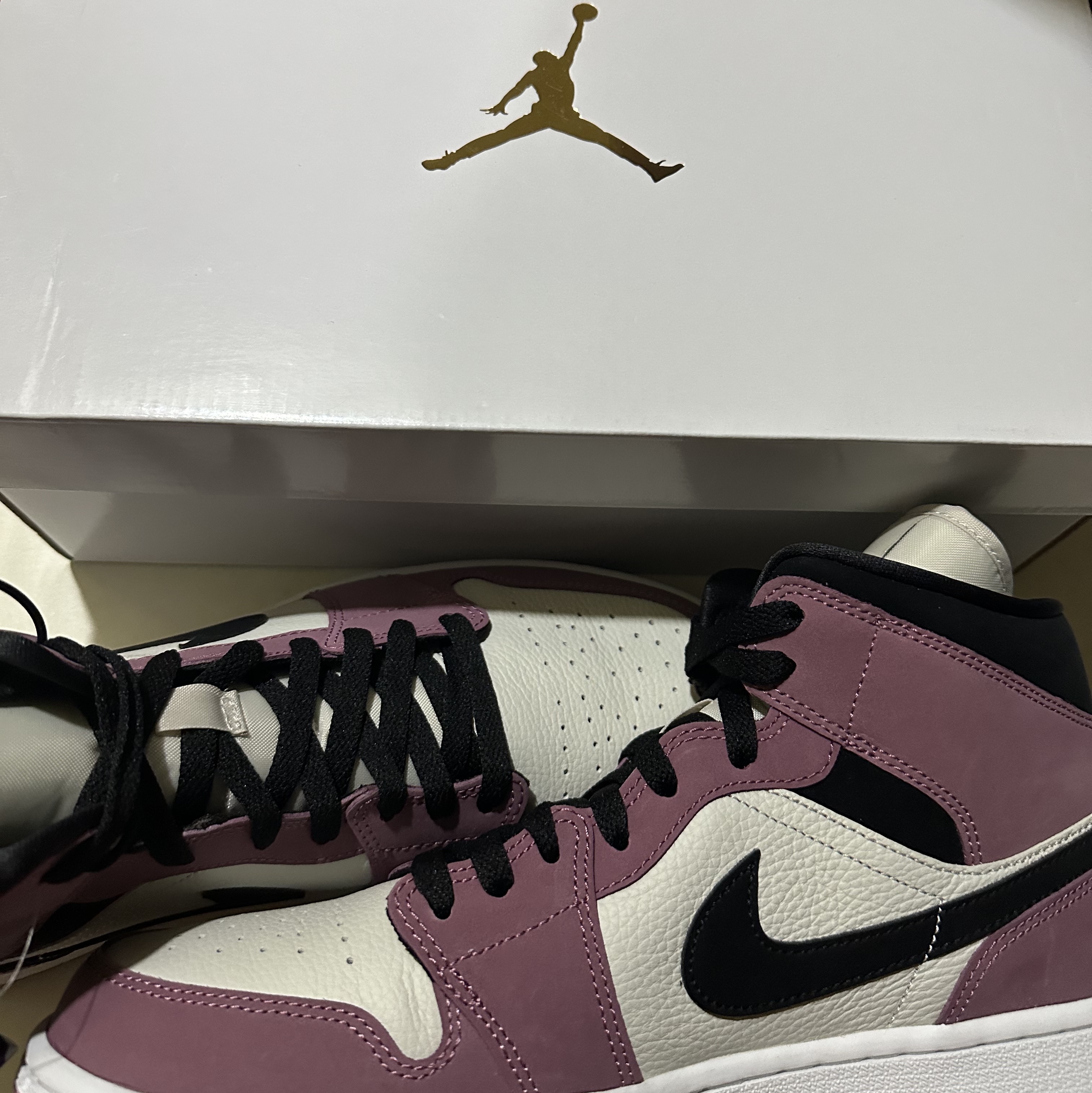 (W) Jordan 1 Mid SE Light Mulberry 착용 스타일