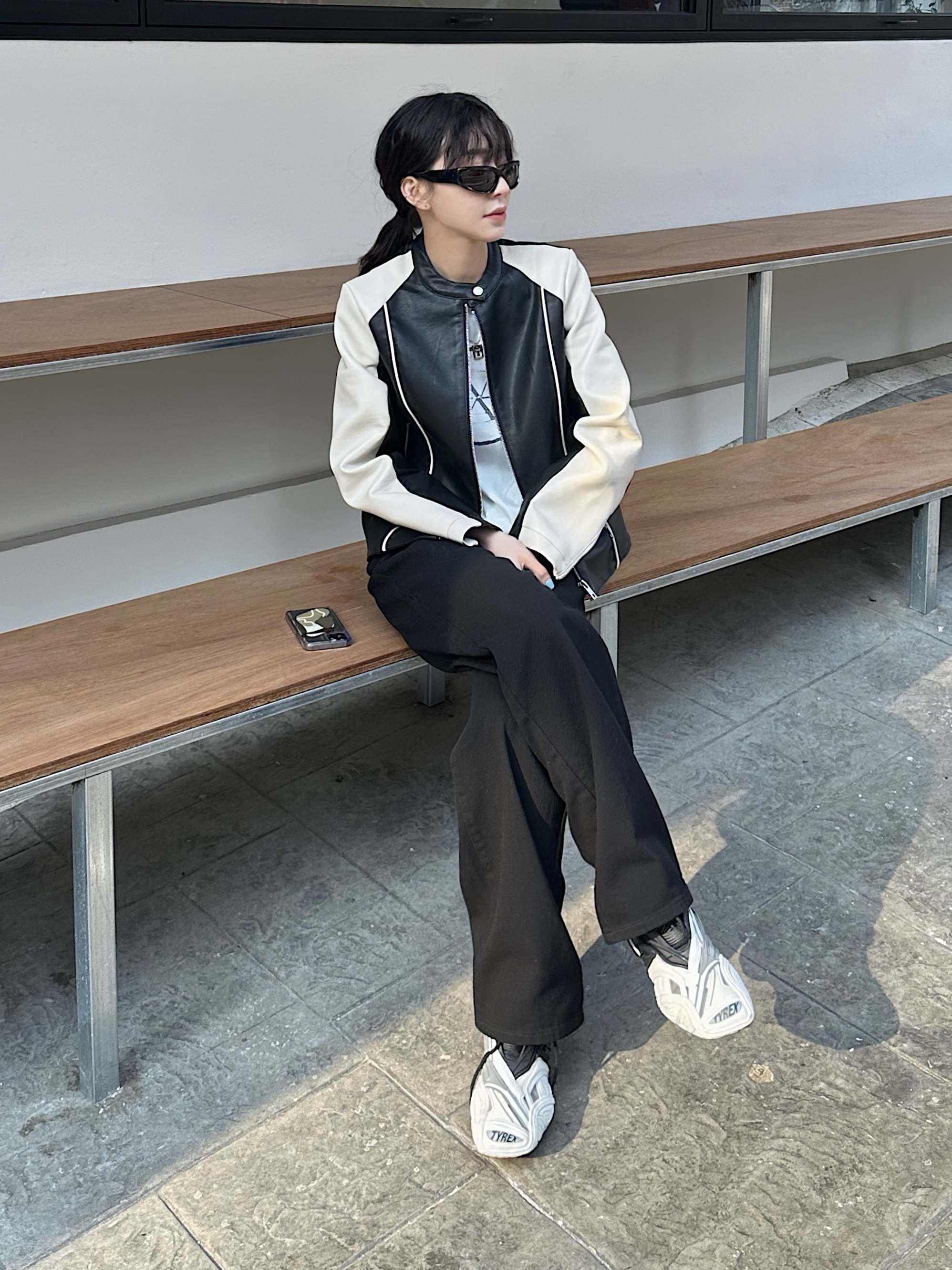 (W) Balenciaga Tyrex Sneakers Black White, Balenciaga Swift Oval Sunglasses Black 착용 스타일 - 1
