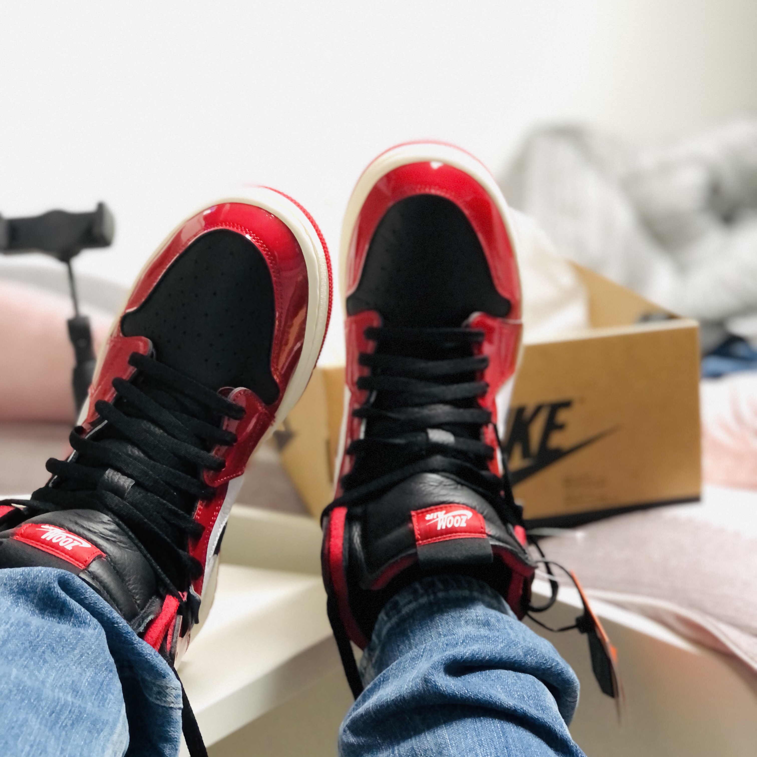 (W) Jordan 1 Zoom Air CMFT Gym Red Black 착용 스타일 - 1