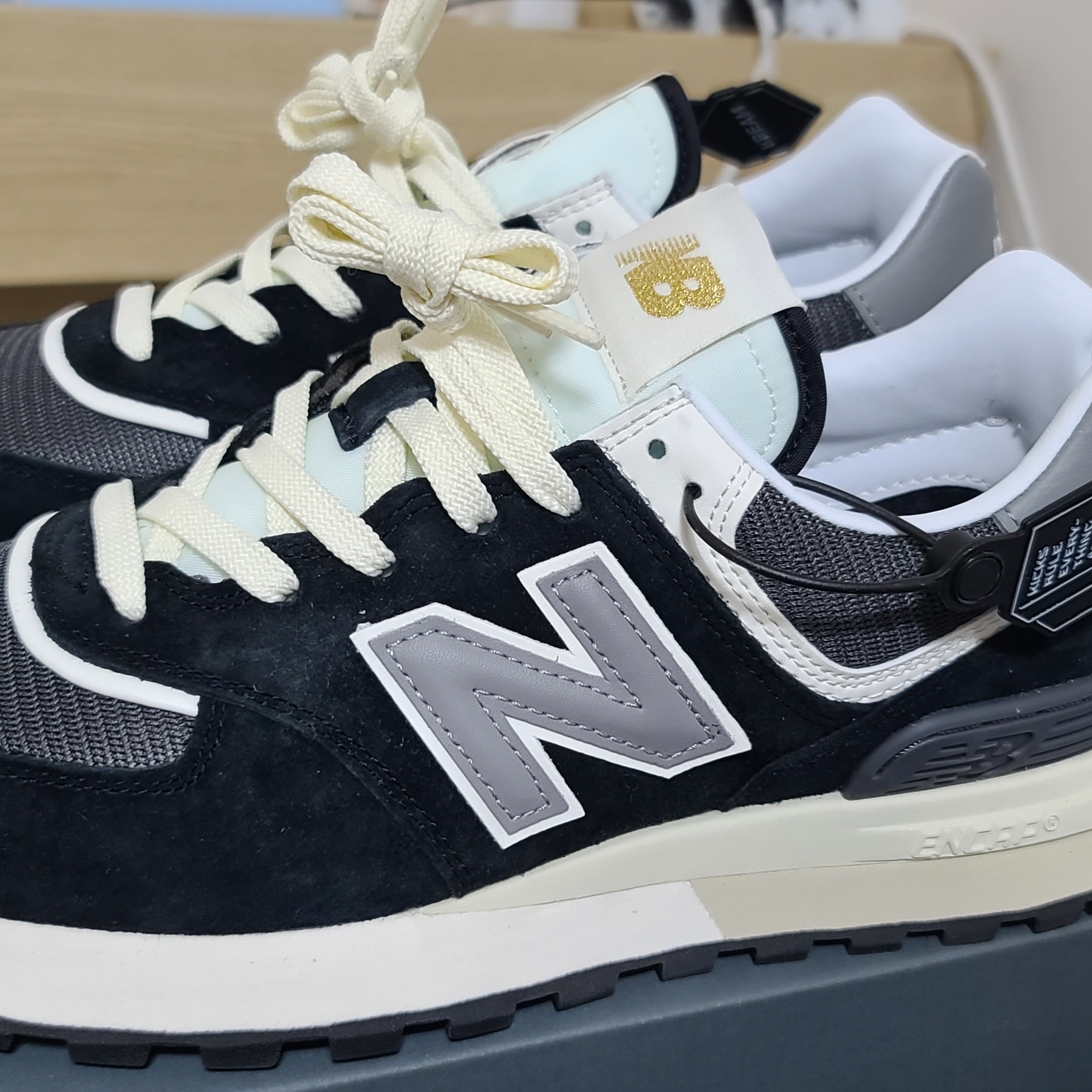 New Balance 574 Legacy Black 착용 스타일 - 2