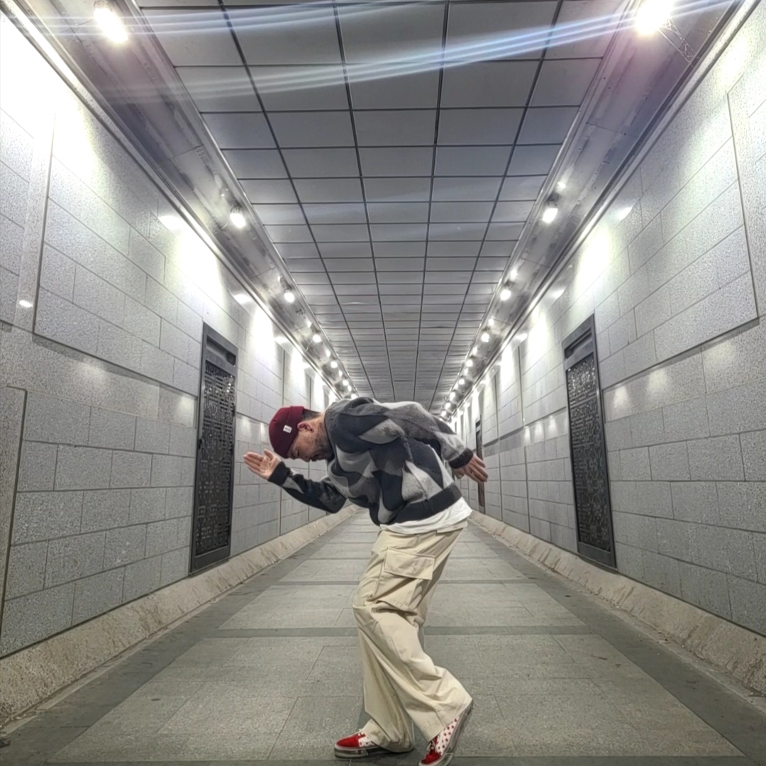 Vans Vault x Bianca Chandon Old Skool LX Stressed Red White 착용 스타일 - 2