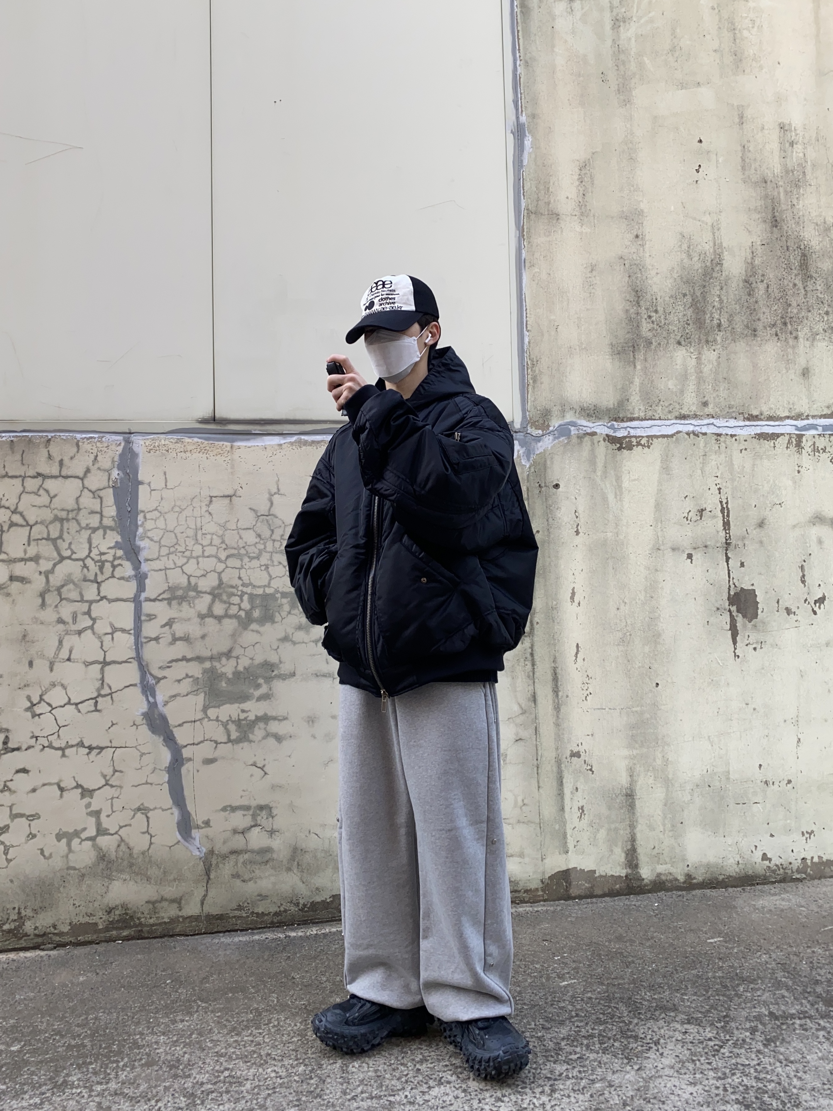 Balenciaga Defender Sneakers Black 착용 스타일