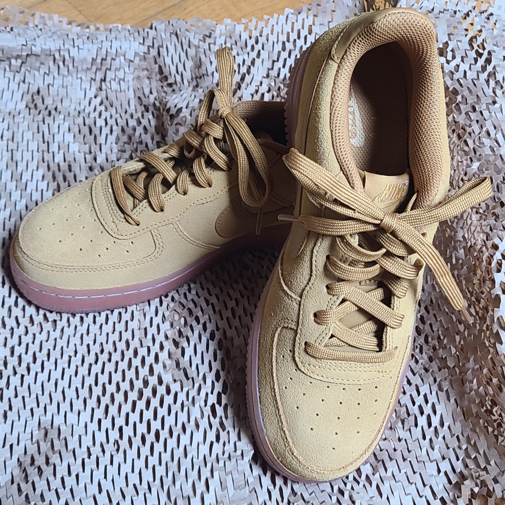 (GS) Nike Air Force 1 LV8 3 Wheat 착용 스타일