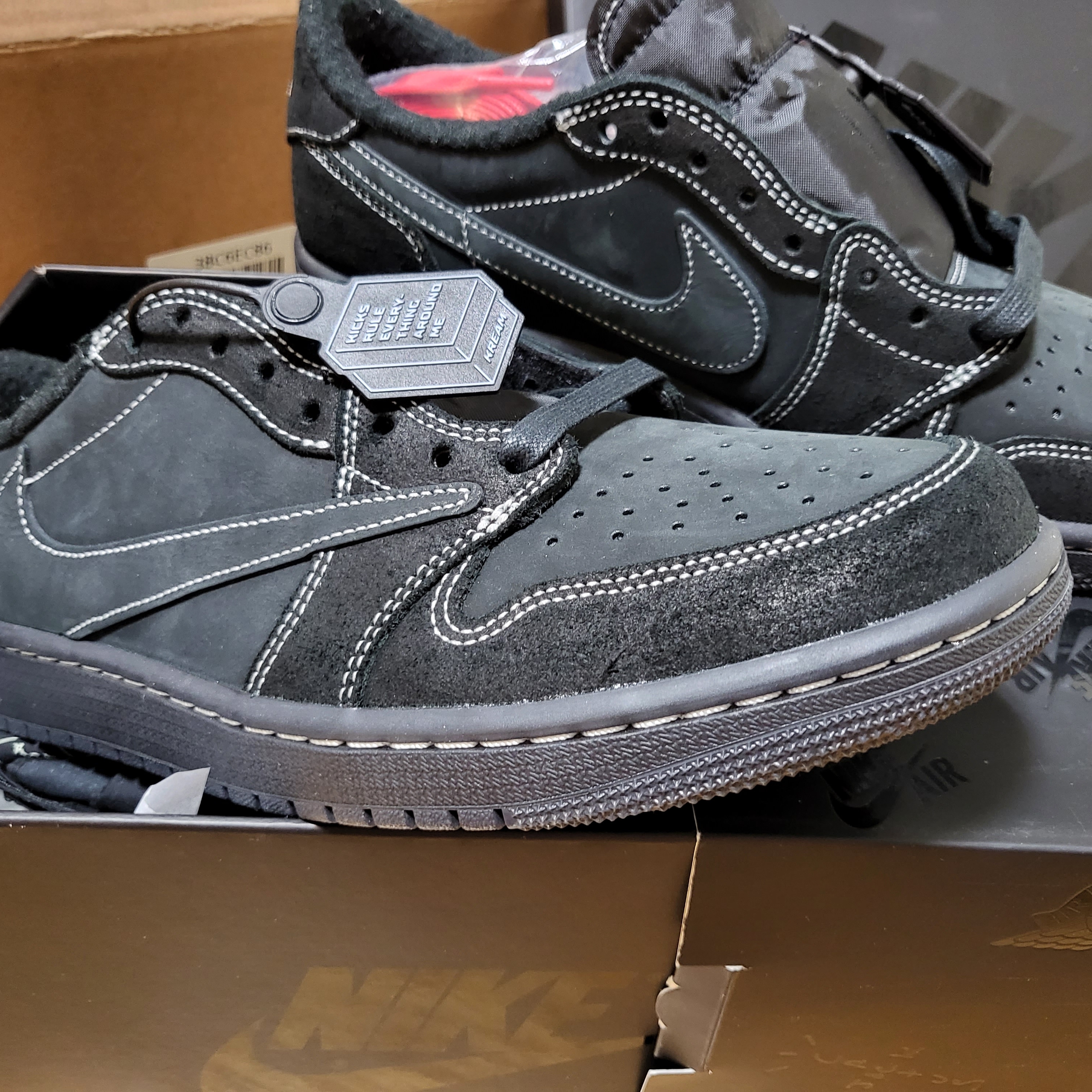 Jordan 1 x Travis Scott Retro Low OG SP Black Phantom 착용 스타일 - 2