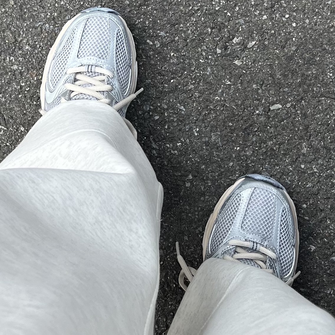 New Balance 530 Vintage Metallic Silver 착용 스타일 - 2